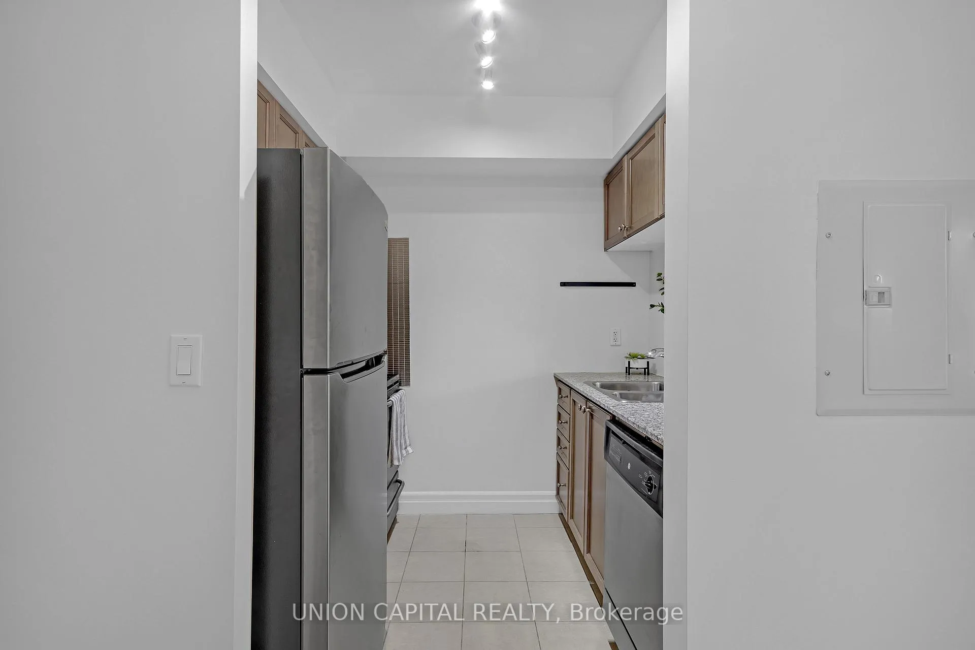 Photo 11 of Unit 310, 8 Scollard Street, Toronto, The Annex — HOMEH