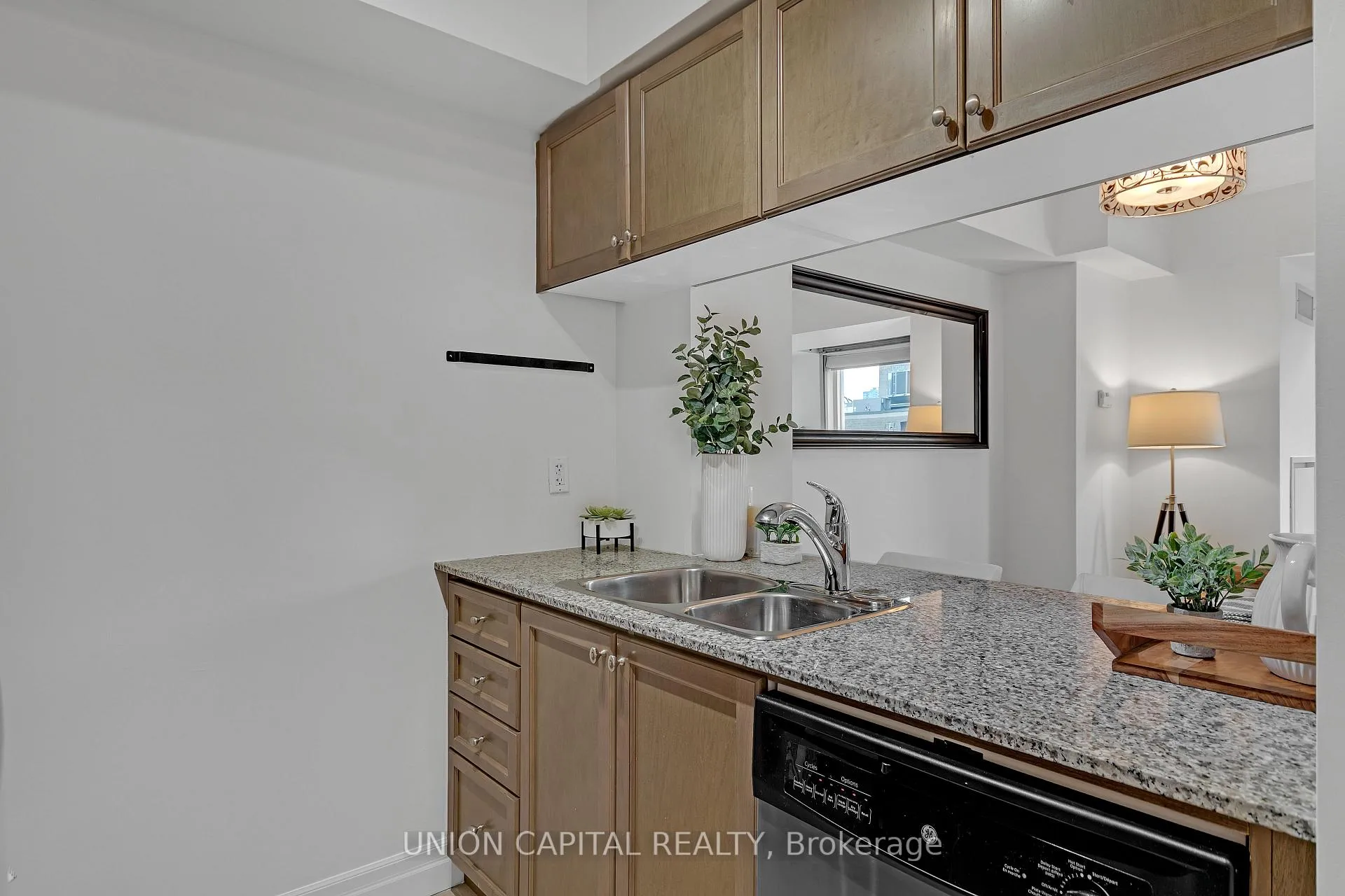 Photo 13 of Unit 310, 8 Scollard Street, Toronto, The Annex — HOMEH
