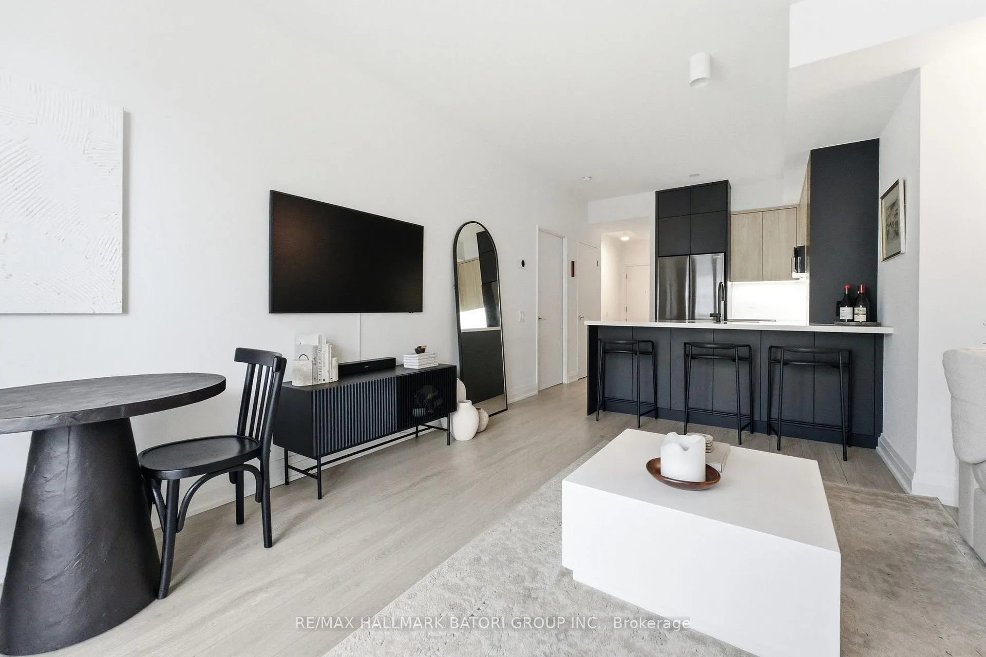 Photo 3 of Unit 1009, 83 Redpath Avenue, Toronto, Mount Pleasant West — HOMEH