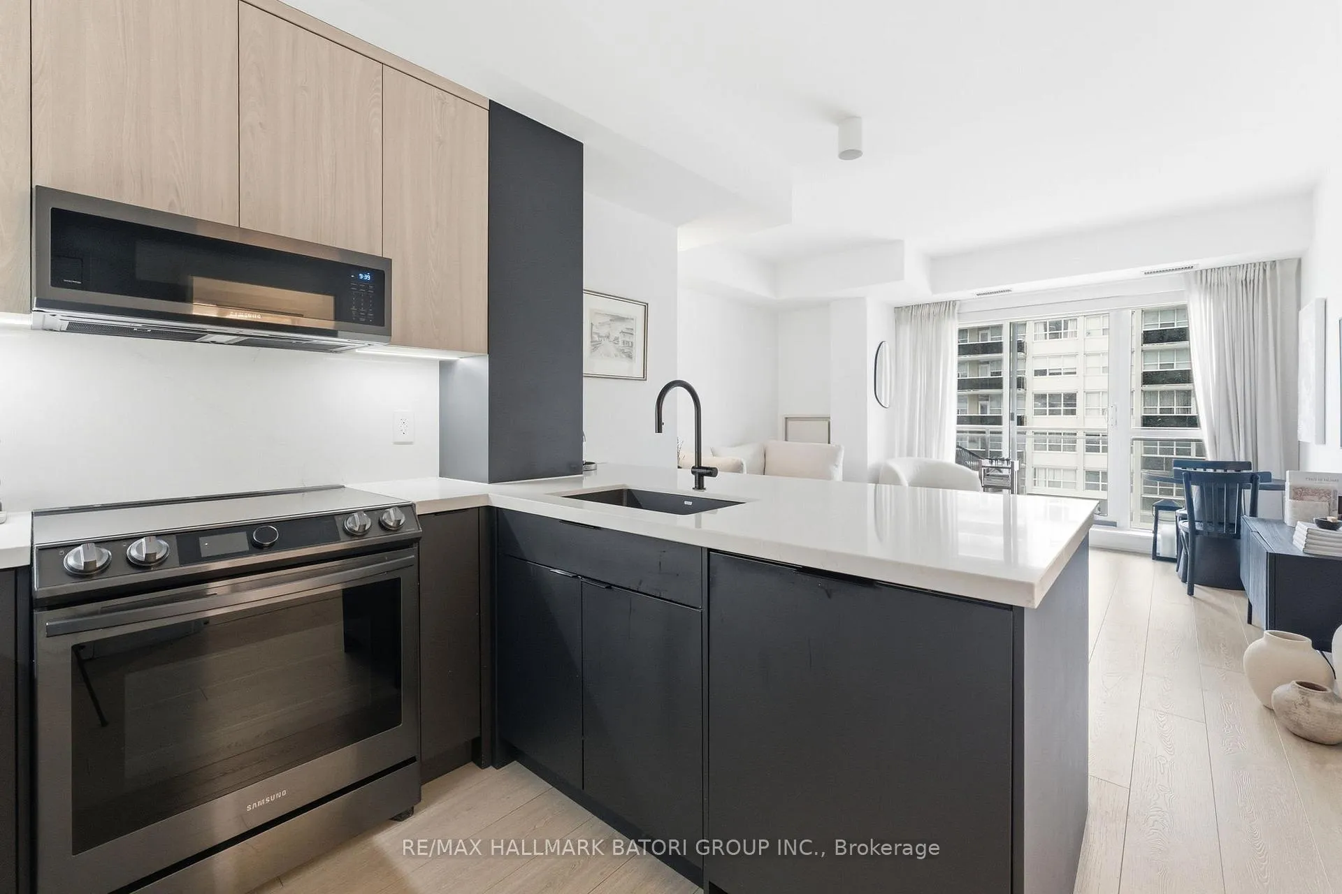 Photo 7 of Unit 1009, 83 Redpath Avenue, Toronto, Mount Pleasant West — HOMEH