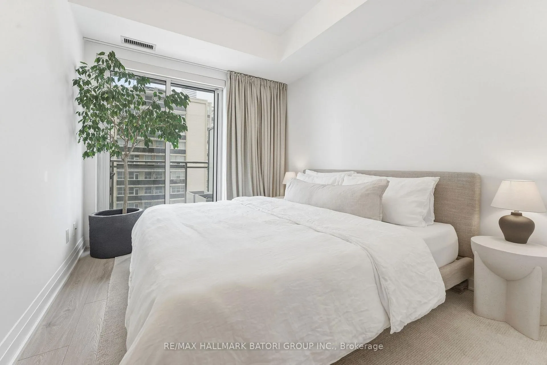 Photo 9 of Unit 1009, 83 Redpath Avenue, Toronto, Mount Pleasant West — HOMEH