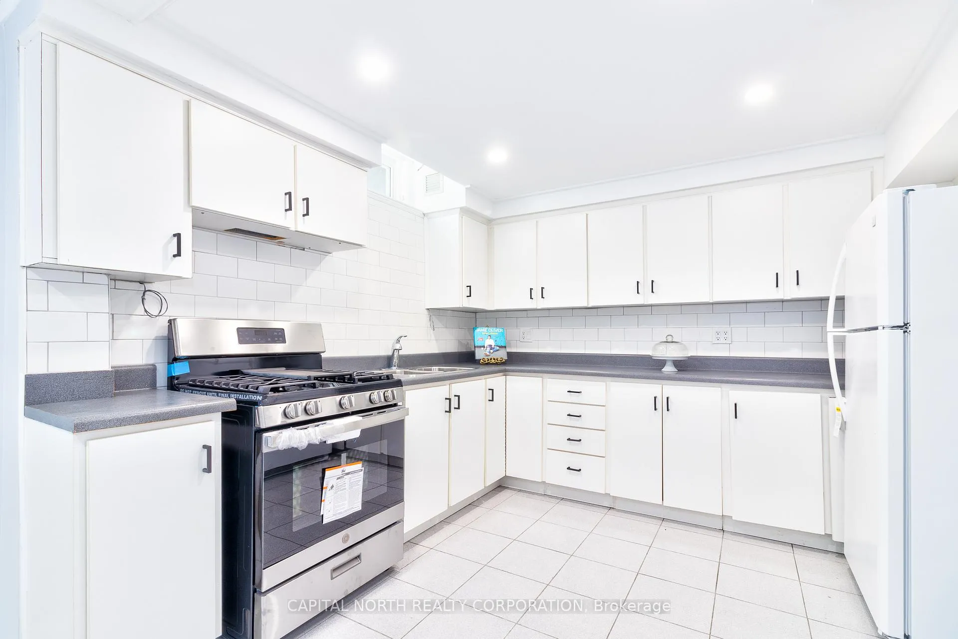 Photo 16 of 162 Longhouse Street, Vaughan, East Woodbridge — HOMEH