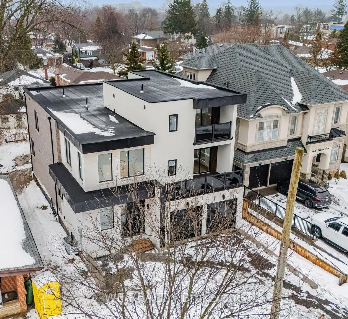 Photo 2 of 711 Hillview Crescent, Pickering, West Shore — HOMEH