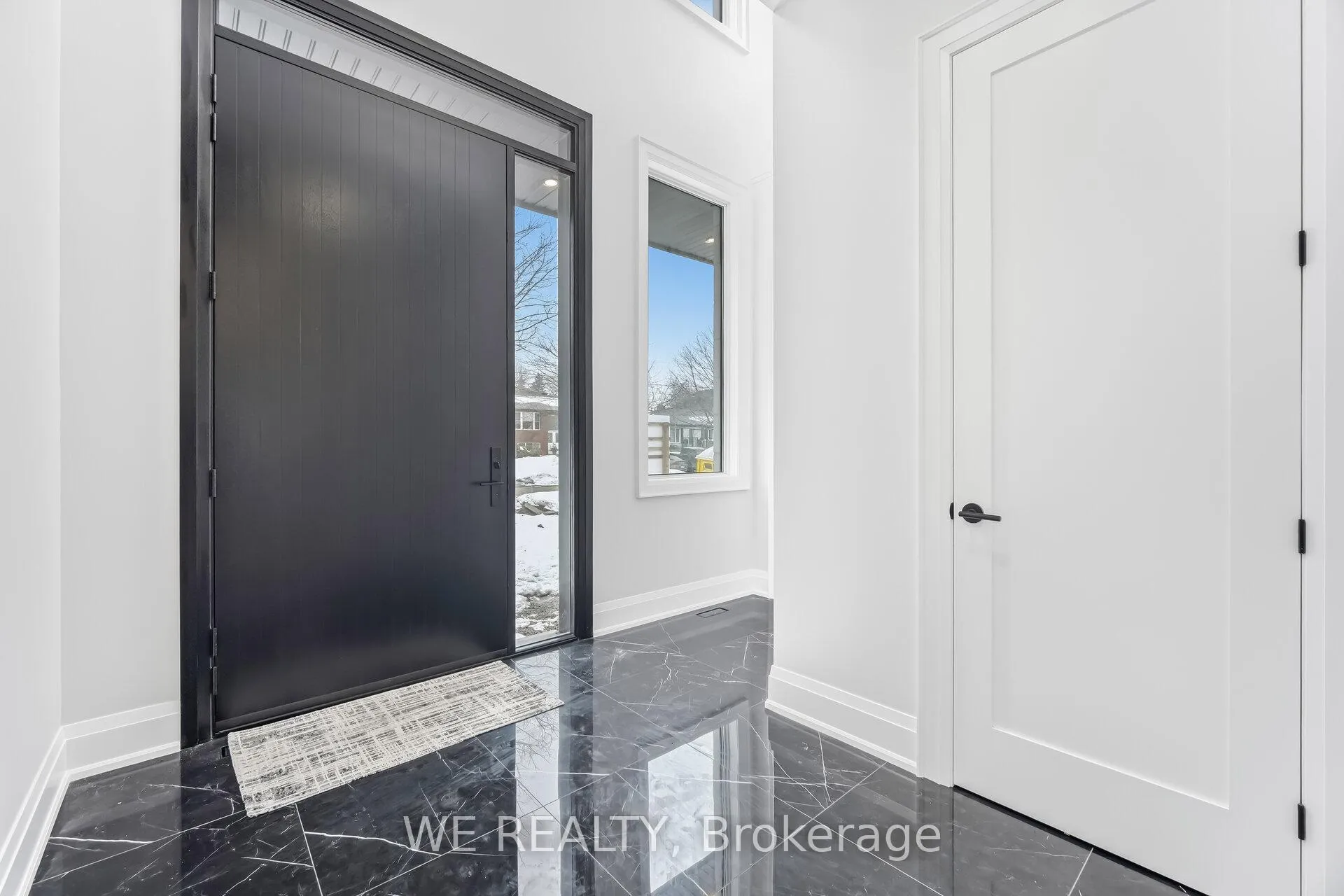 Photo 3 of 711 Hillview Crescent, Pickering, West Shore — HOMEH