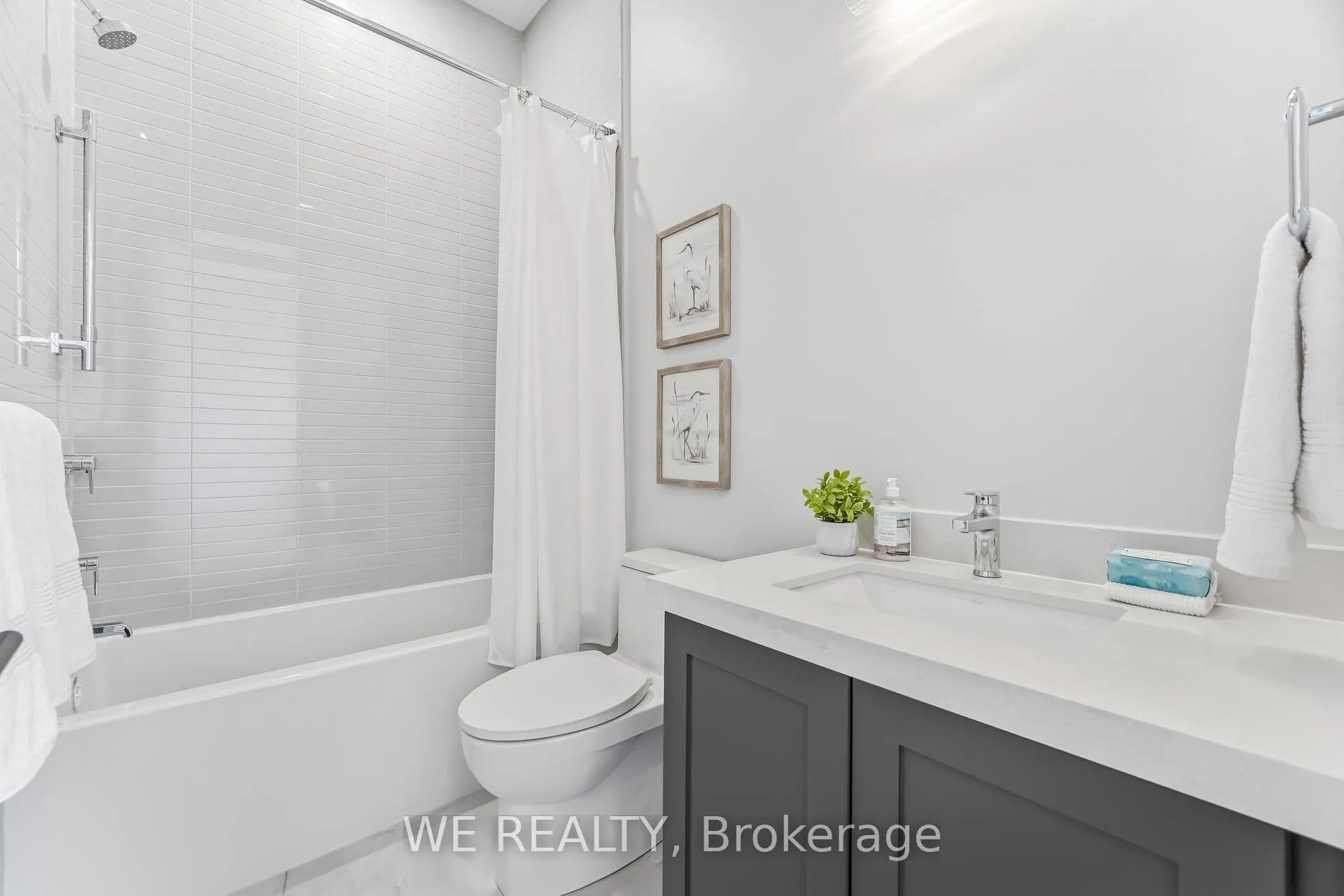 Photo 37 of 711 Hillview Crescent, Pickering, West Shore — HOMEH