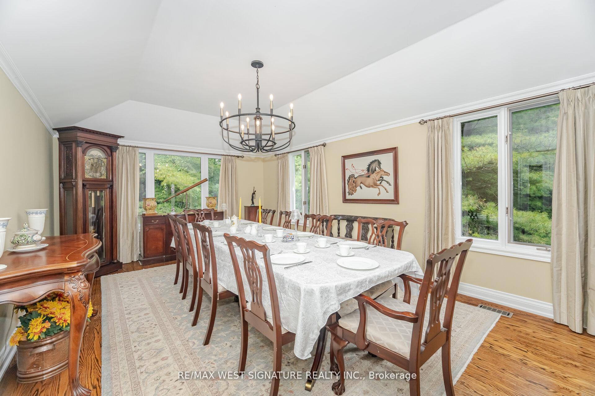 Photo 8 of 351 Dearbourne Avenue, King, King City — HOMEH