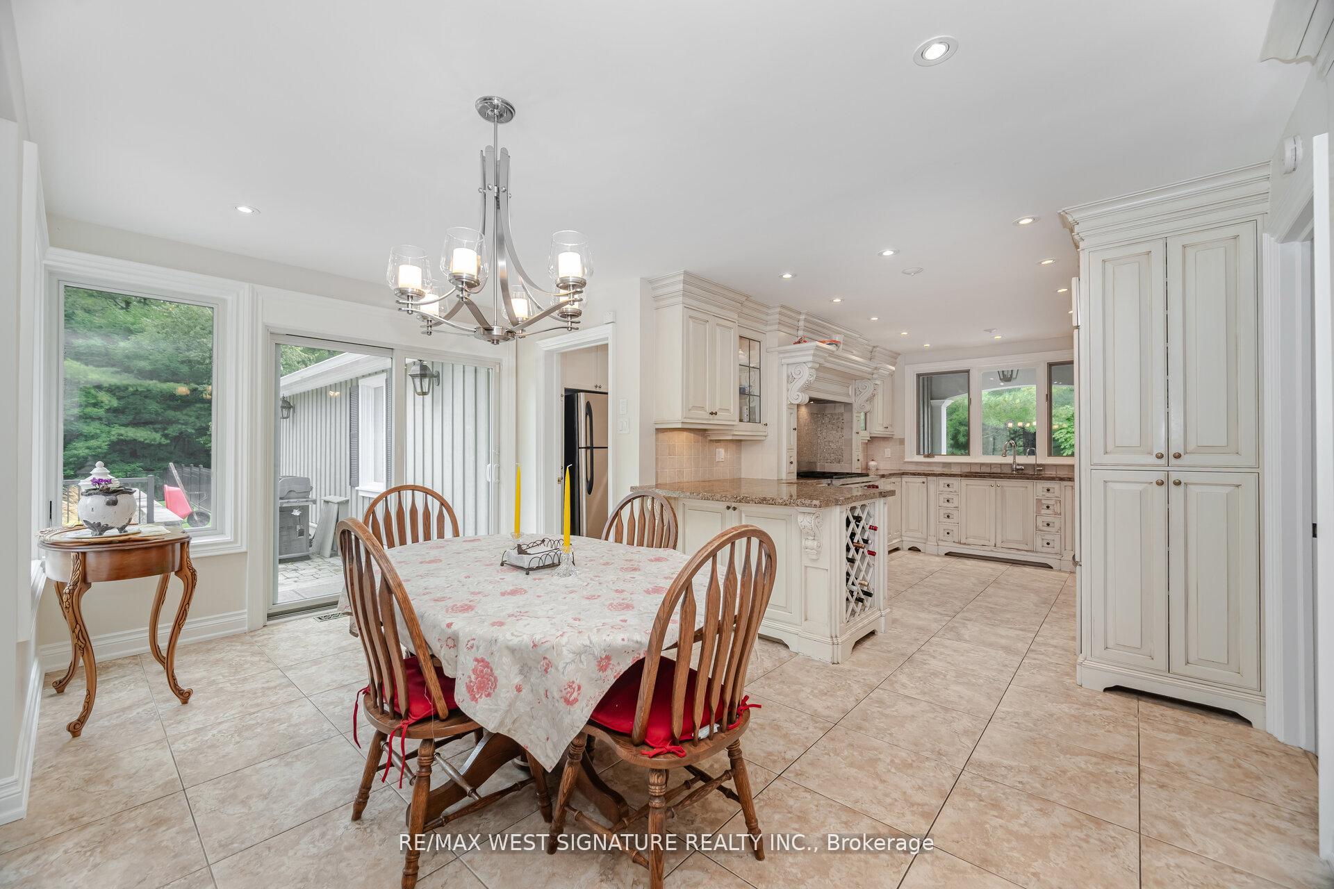 Photo 11 of 351 Dearbourne Avenue, King, King City — HOMEH