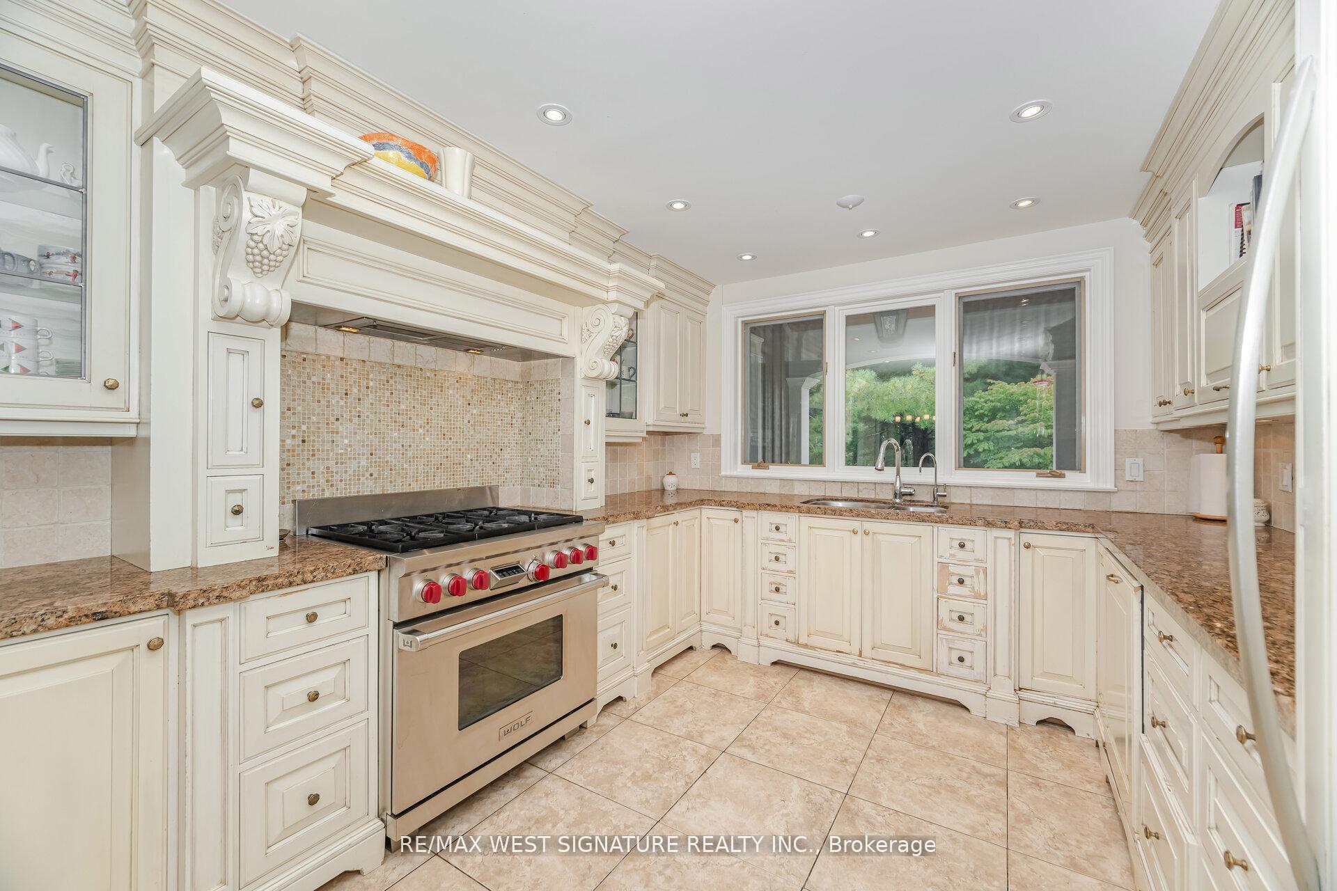 Photo 12 of 351 Dearbourne Avenue, King, King City — HOMEH