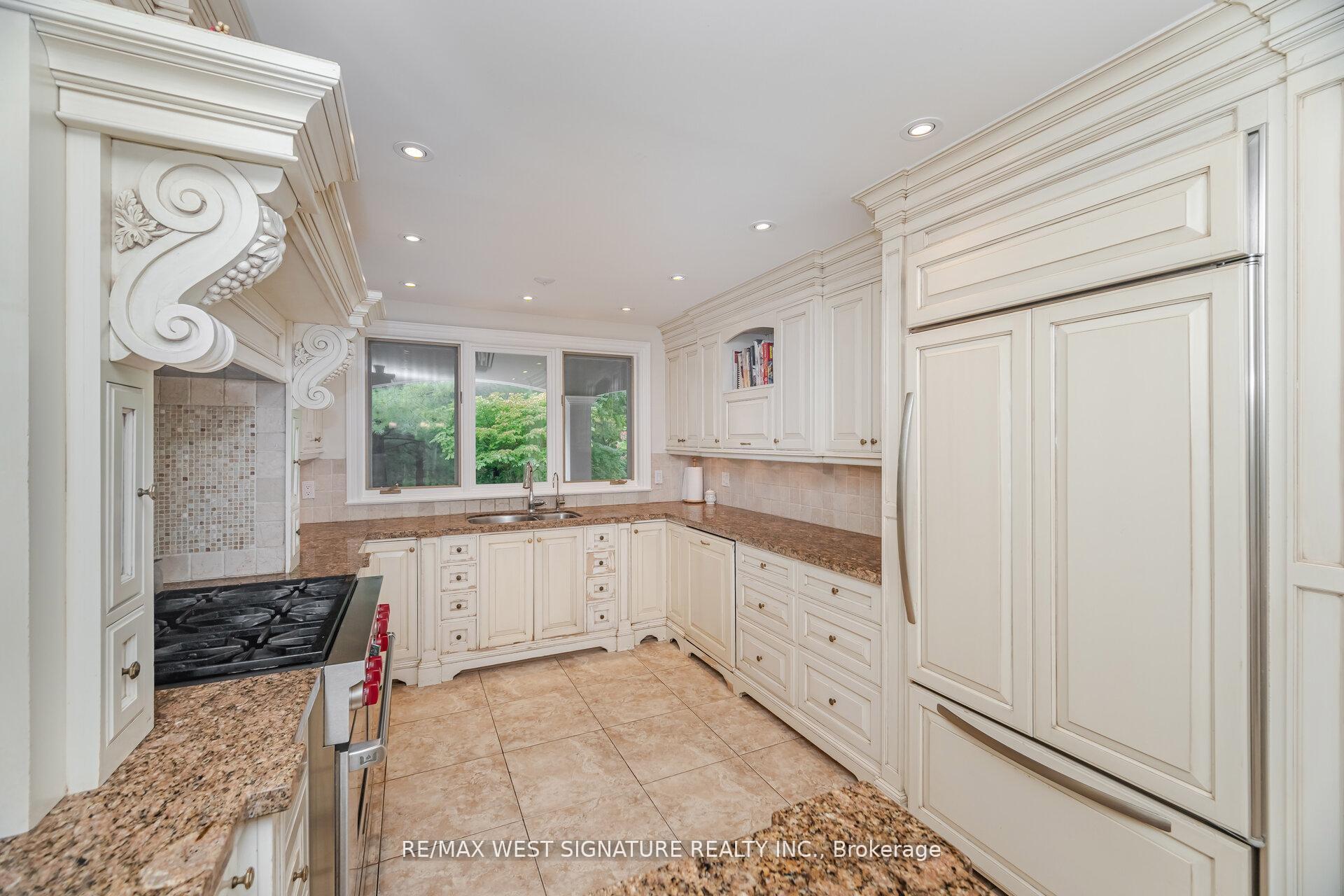 Photo 13 of 351 Dearbourne Avenue, King, King City — HOMEH