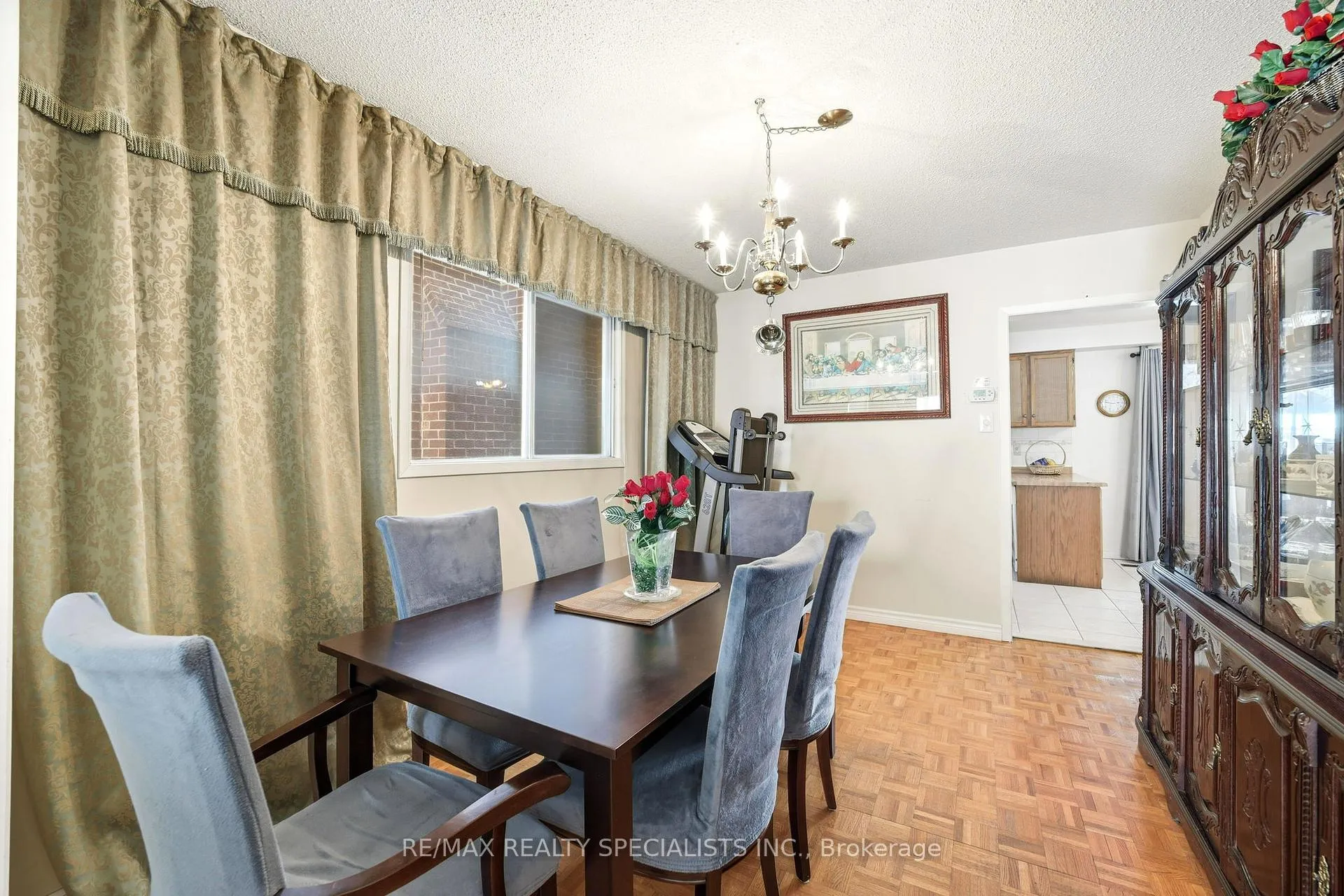 Photo 5 of 198 Vodden Street W, Brampton, Brampton West — HOMEH
