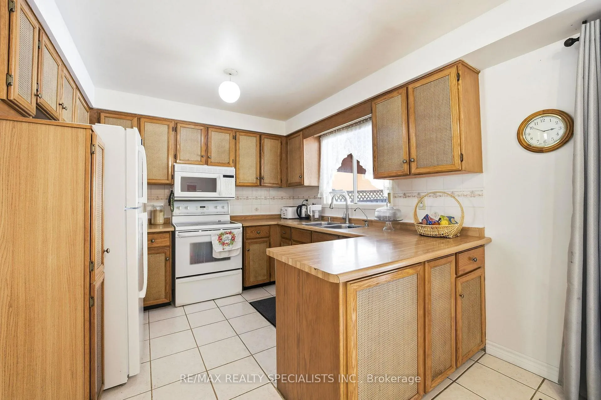 Photo 8 of 198 Vodden Street W, Brampton, Brampton West — HOMEH