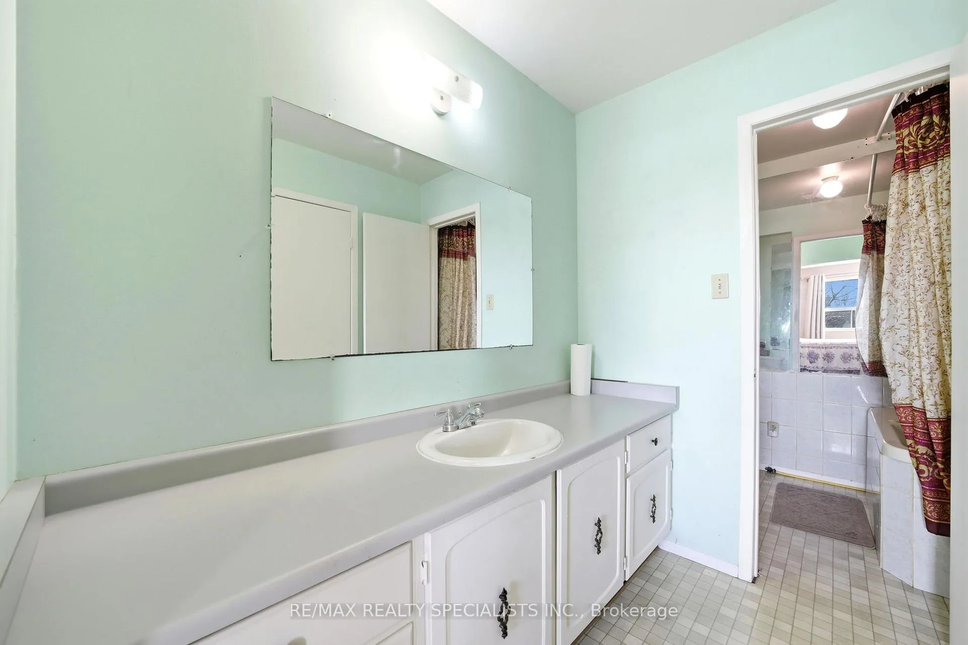 Photo 16 of 198 Vodden Street W, Brampton, Brampton West — HOMEH