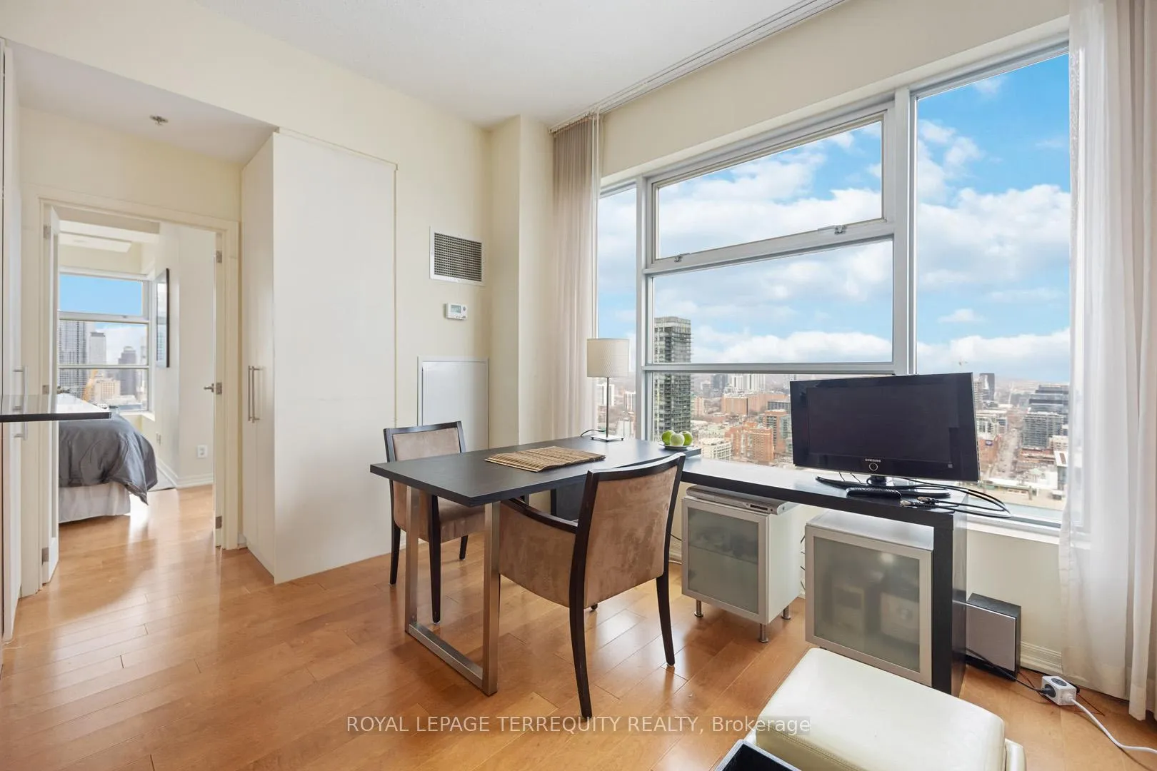 Photo 2 of Unit 3104, 1 King Street W, Toronto, Bay Street Corridor — HOMEH