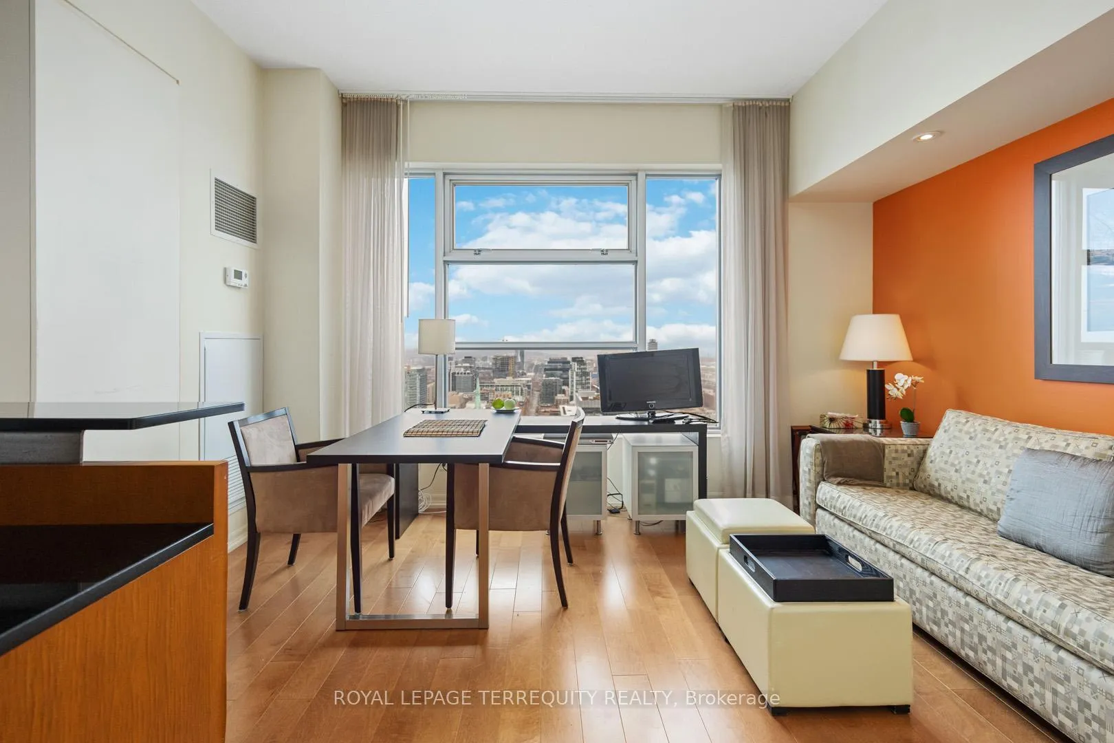 Photo 8 of Unit 3104, 1 King Street W, Toronto, Bay Street Corridor — HOMEH