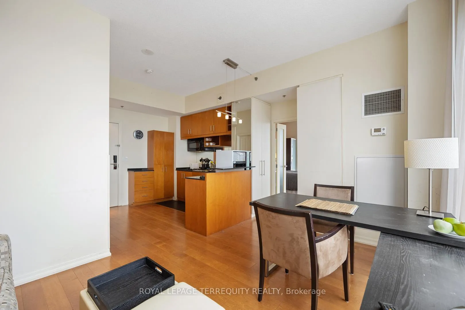 Photo 9 of Unit 3104, 1 King Street W, Toronto, Bay Street Corridor — HOMEH