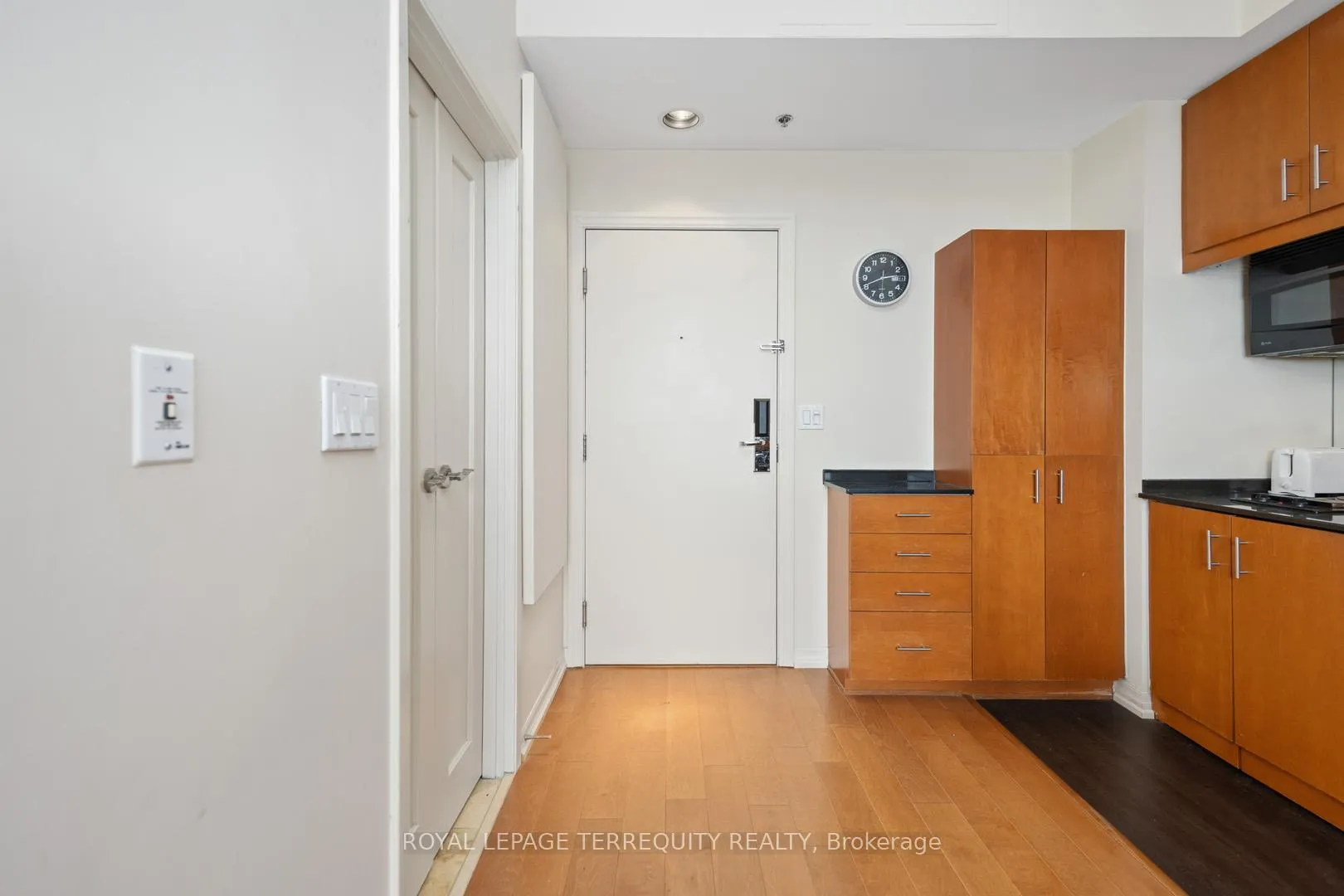 Photo 10 of Unit 3104, 1 King Street W, Toronto, Bay Street Corridor — HOMEH