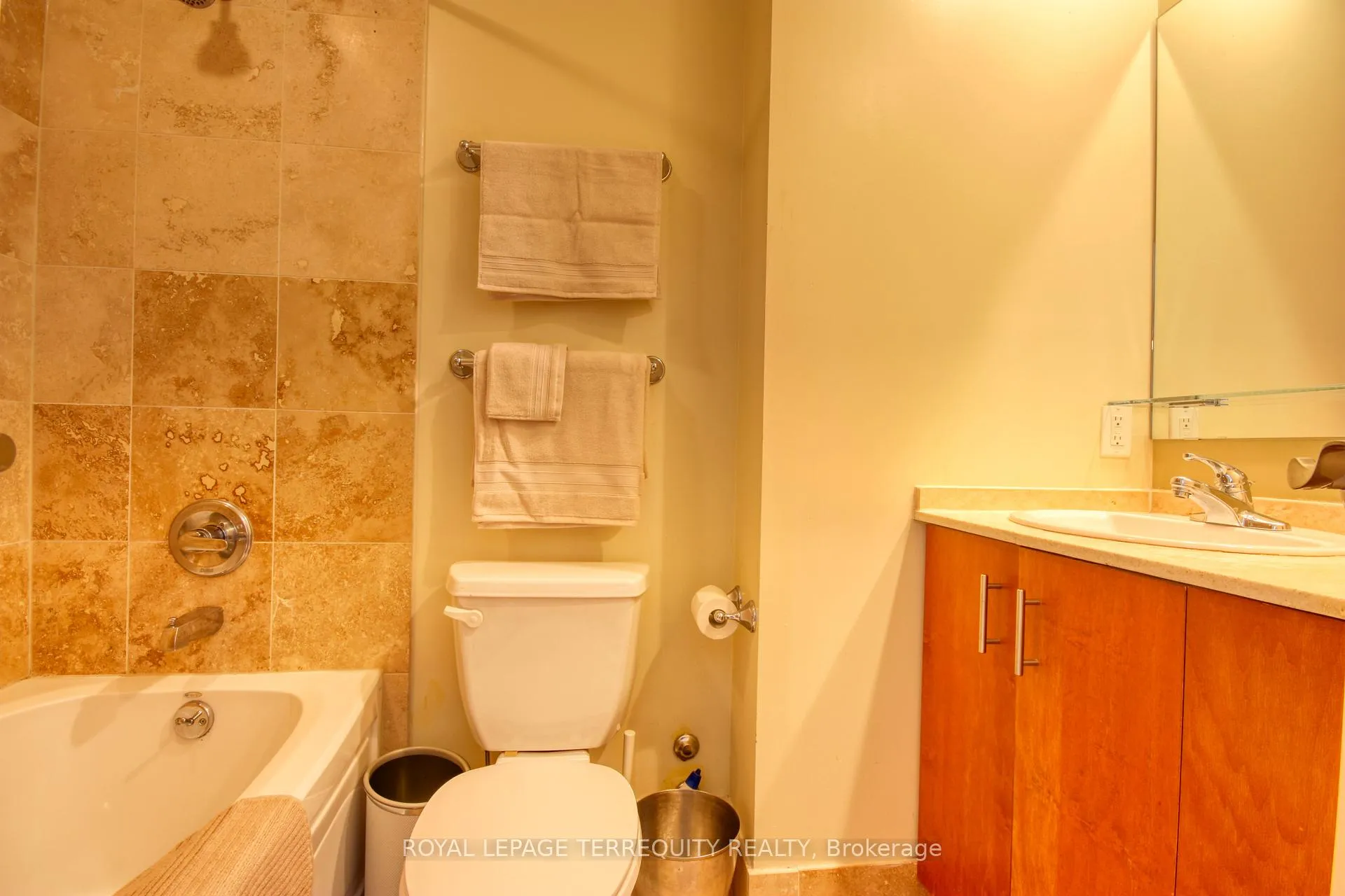 Photo 26 of Unit 3104, 1 King Street W, Toronto, Bay Street Corridor — HOMEH