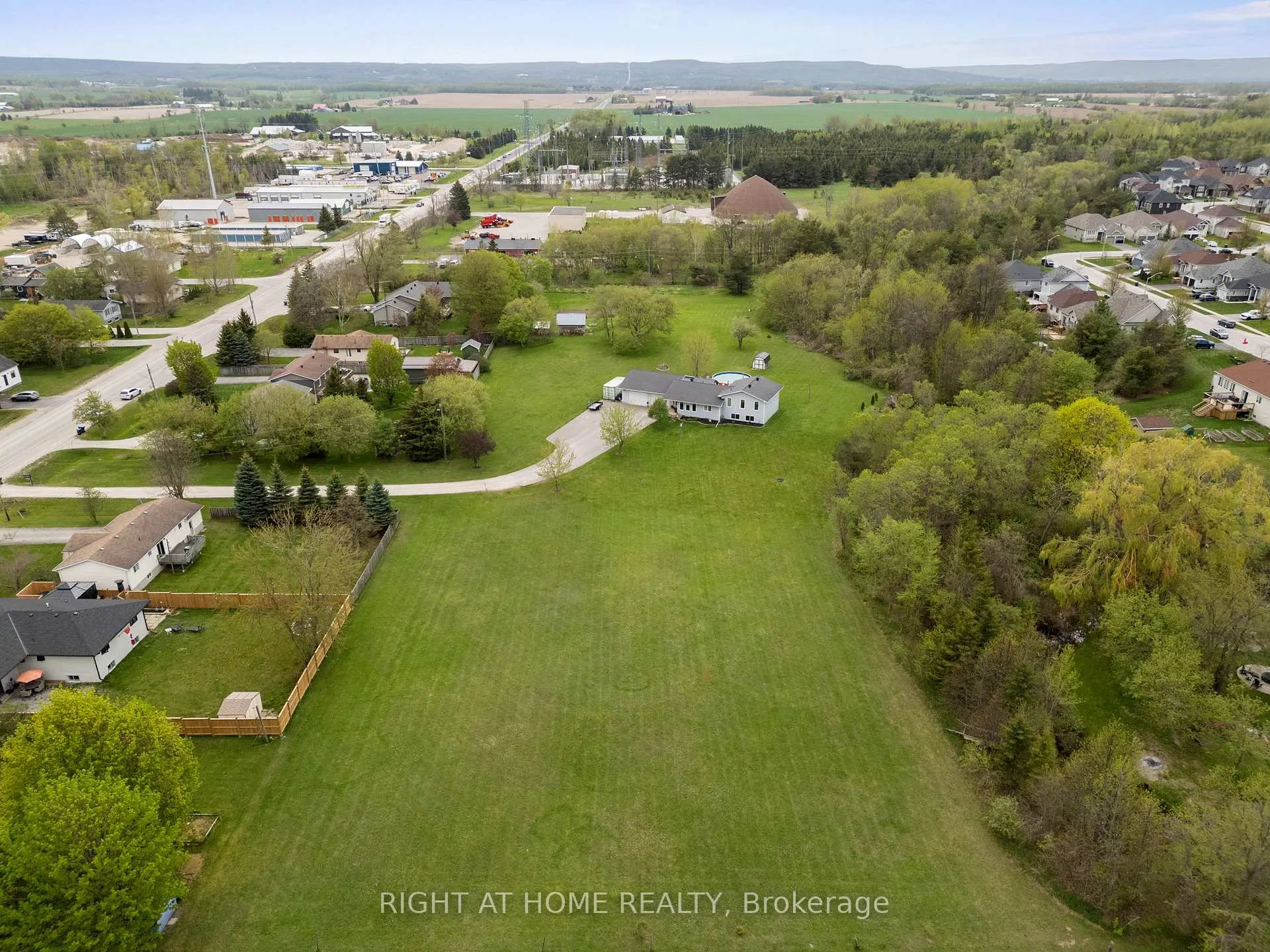 Photo 1 of 7544 County Road 91, Clearview, Stayner — HOMEH