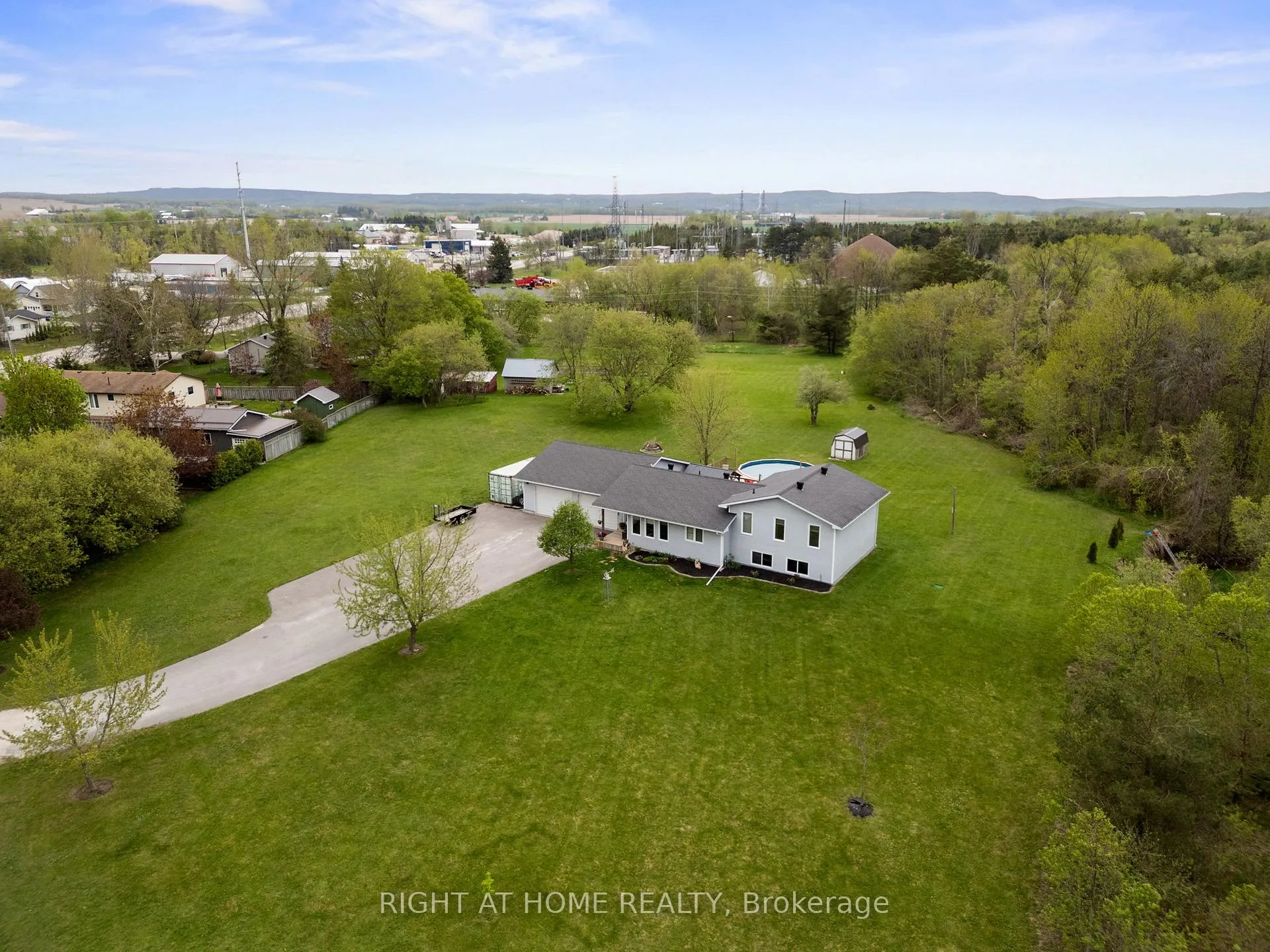 Photo 3 of 7544 County Road 91, Clearview, Stayner — HOMEH