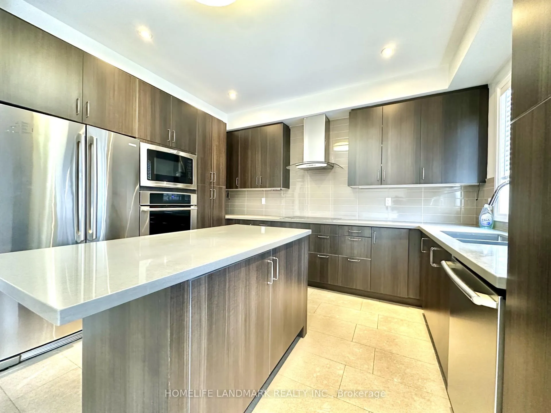 Photo 6 of 87 Village Parkway, Markham, Unionville — HOMEH