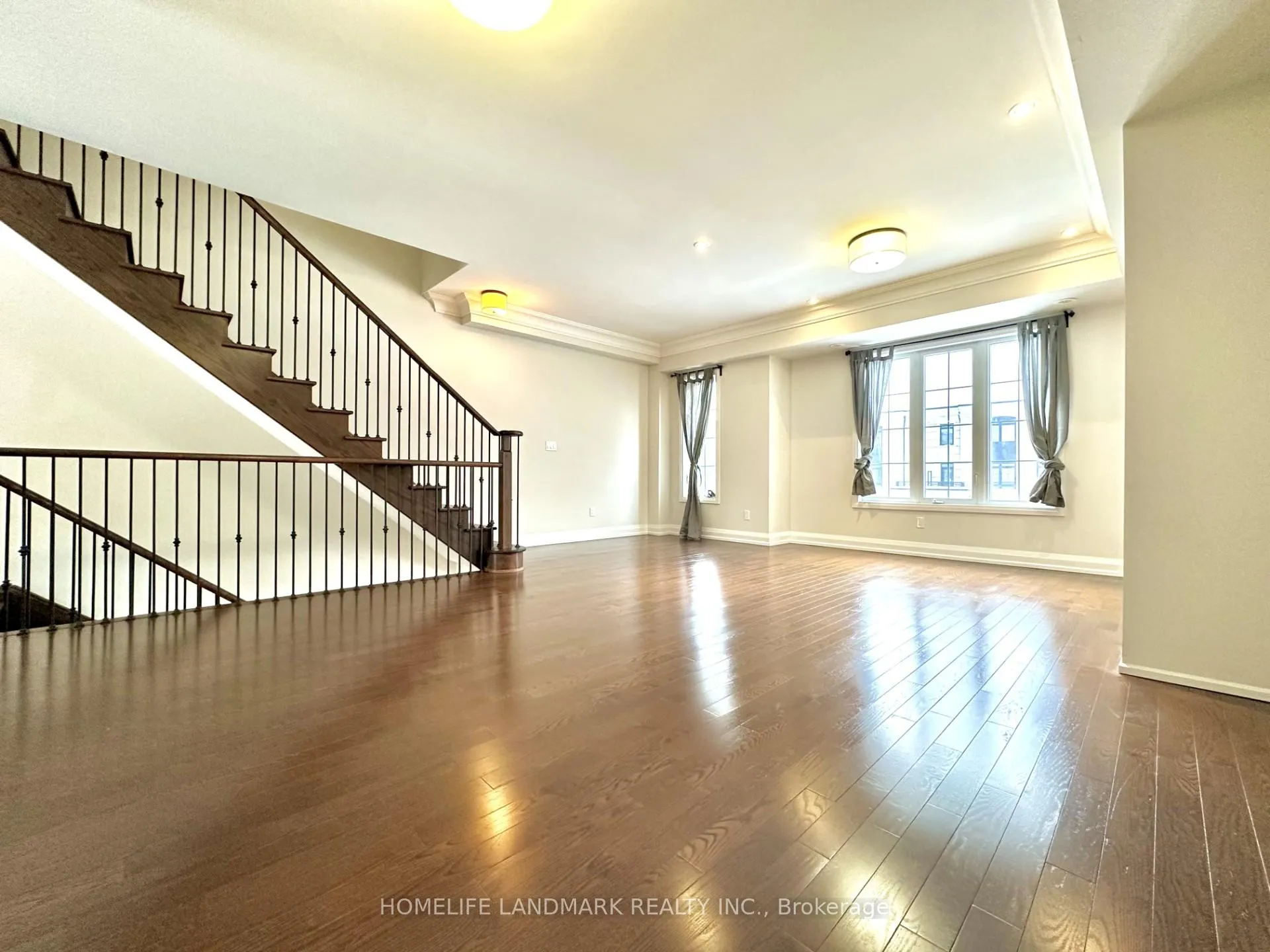 Photo 9 of 87 Village Parkway, Markham, Unionville — HOMEH