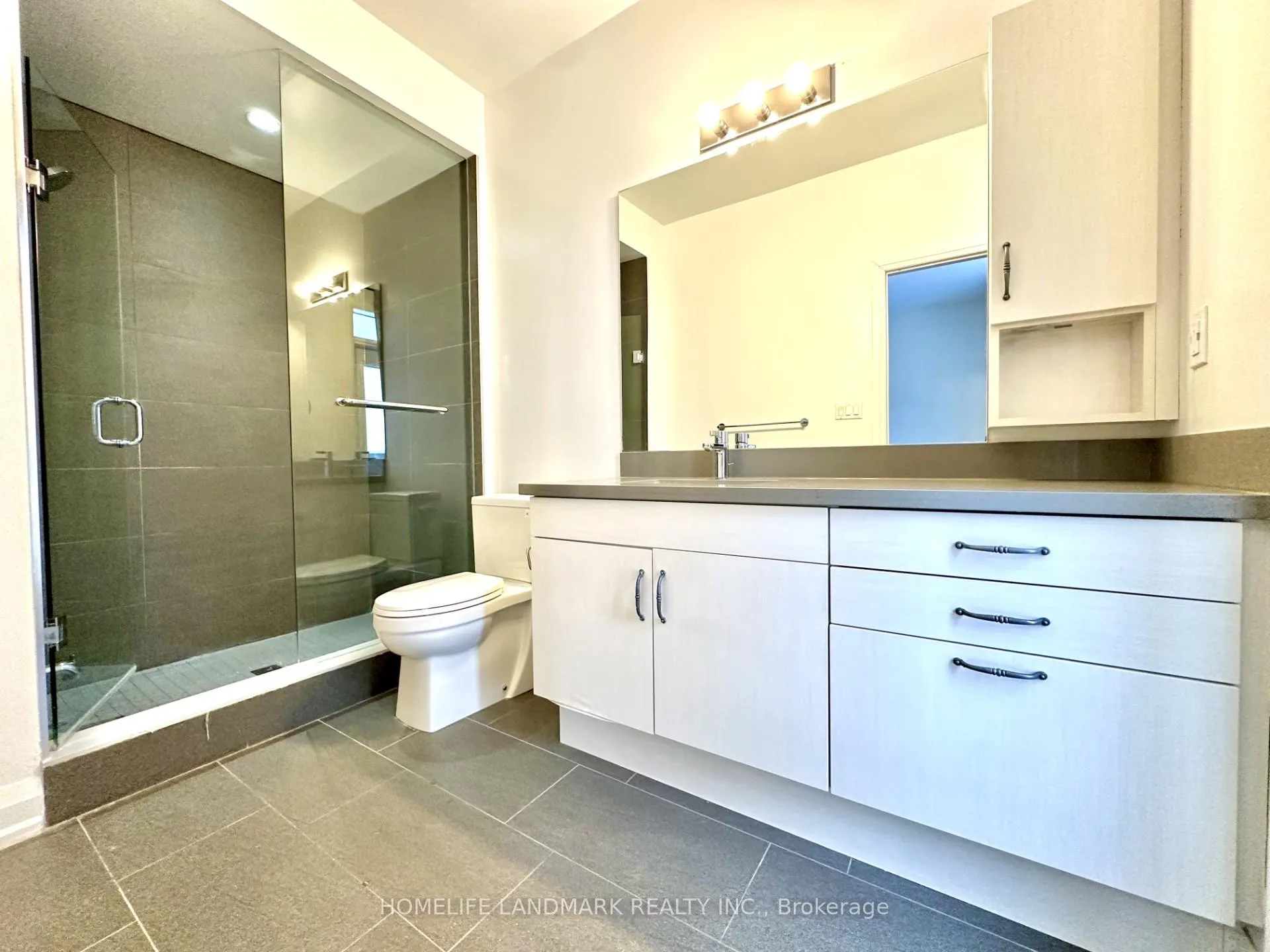 Photo 12 of 87 Village Parkway, Markham, Unionville — HOMEH