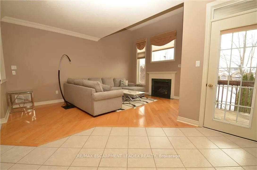 Photo 4 of 18 Anderson Court, Hamilton, Ancaster — HOMEH