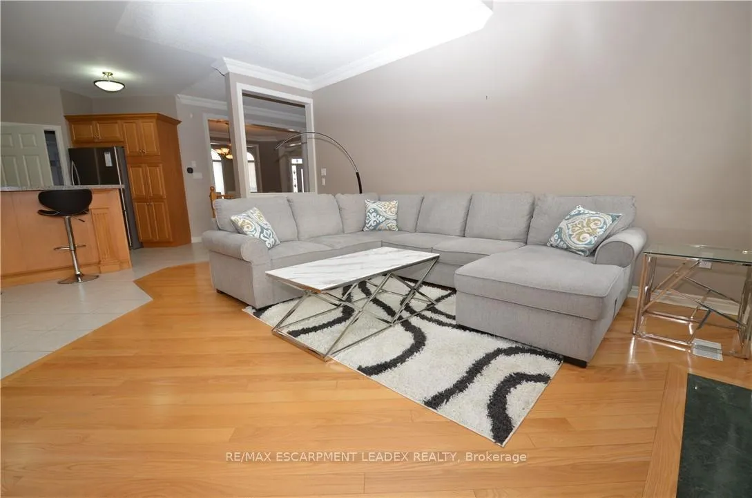 Photo 6 of 18 Anderson Court, Hamilton, Ancaster — HOMEH