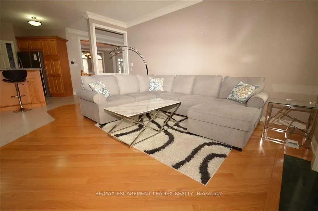 Photo 7 of 18 Anderson Court, Hamilton, Ancaster — HOMEH