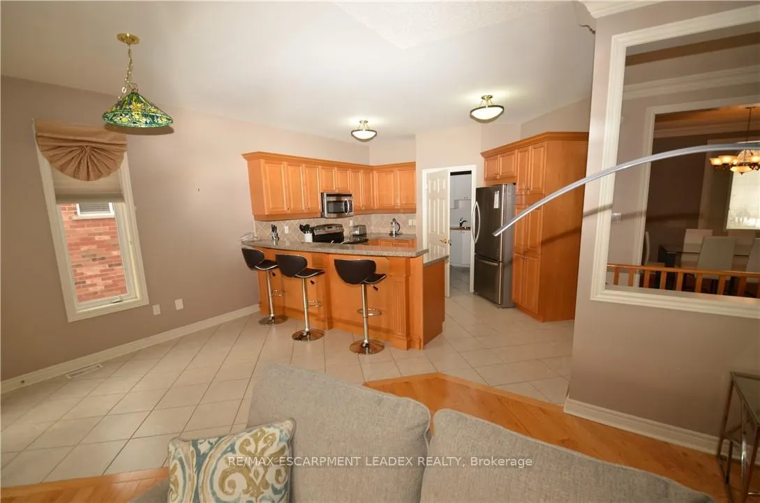 Photo 8 of 18 Anderson Court, Hamilton, Ancaster — HOMEH