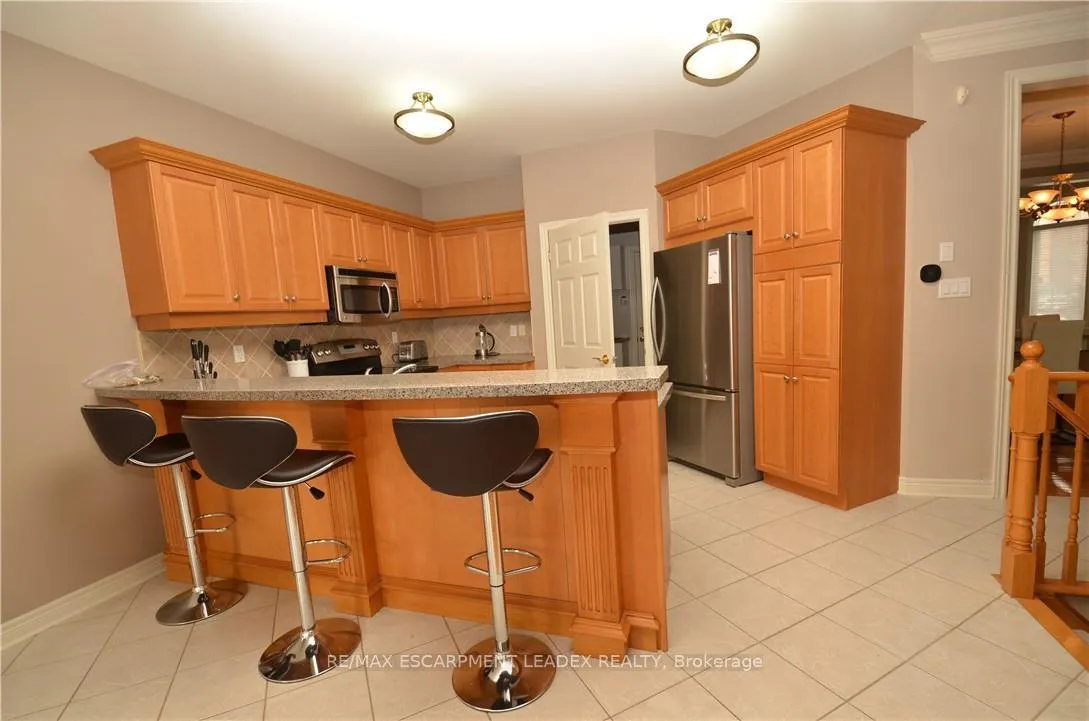 Photo 9 of 18 Anderson Court, Hamilton, Ancaster — HOMEH