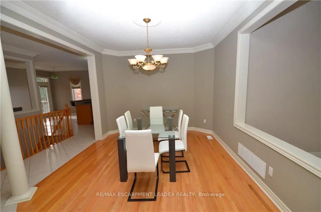 Photo 10 of 18 Anderson Court, Hamilton, Ancaster — HOMEH