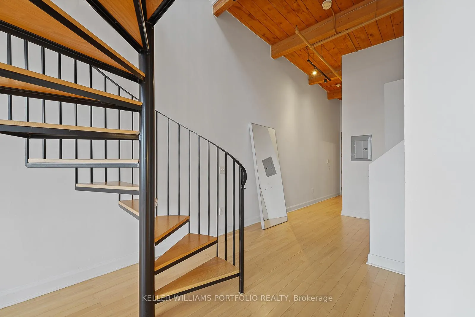 Photo 5 of Unit PH21, 993 Queen Street W, Toronto, Niagara — HOMEH