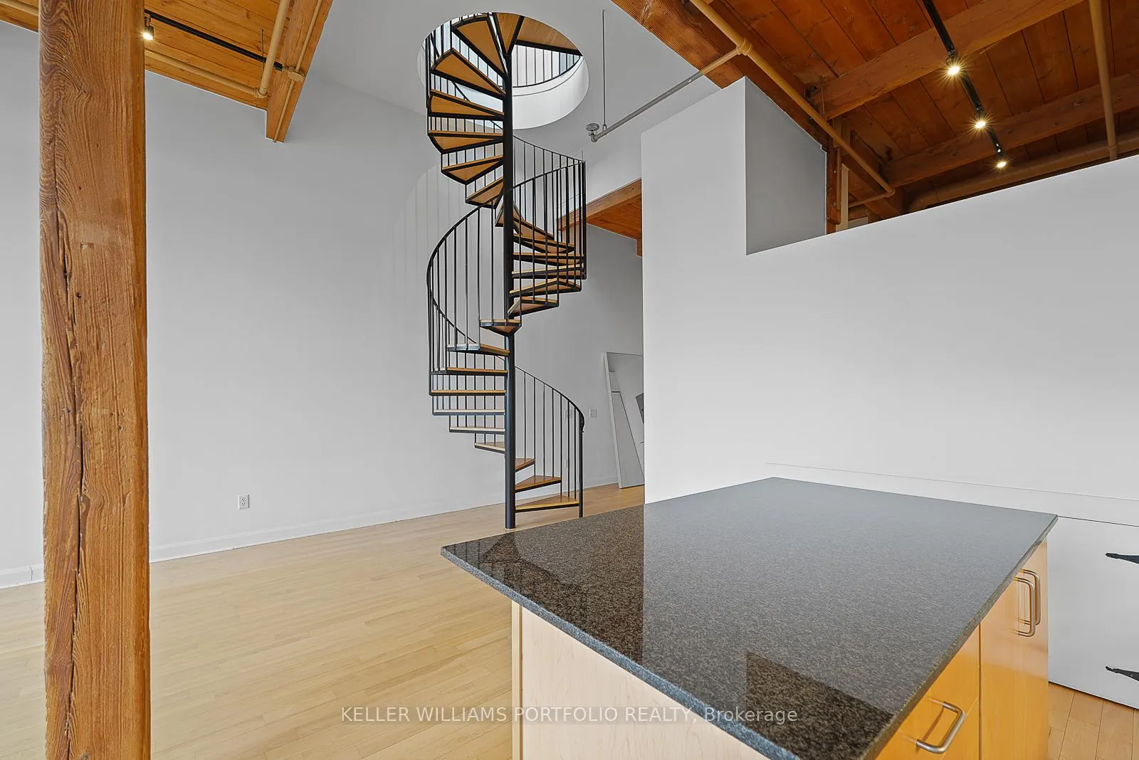 Photo 9 of Unit PH21, 993 Queen Street W, Toronto, Niagara — HOMEH