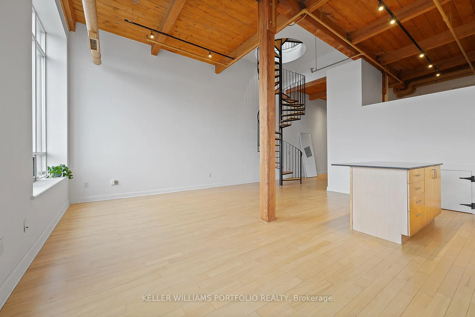 Photo 15 of Unit PH21, 993 Queen Street W, Toronto, Niagara — HOMEH