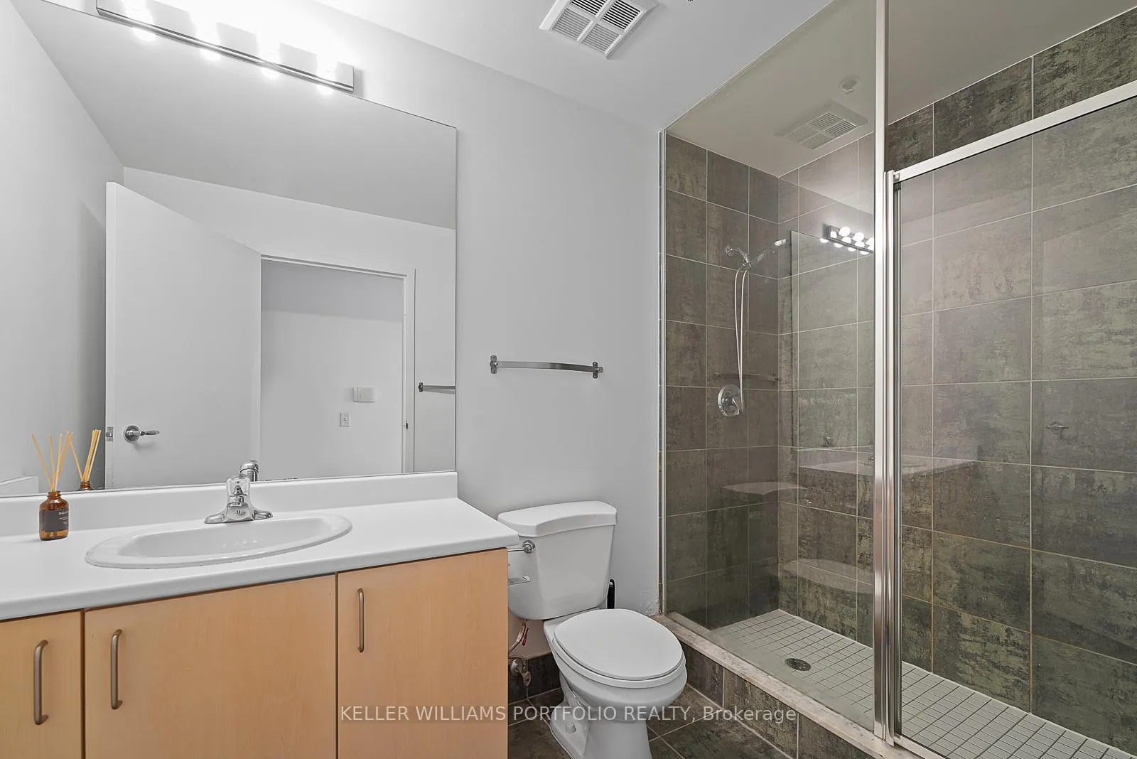 Photo 23 of Unit PH21, 993 Queen Street W, Toronto, Niagara — HOMEH