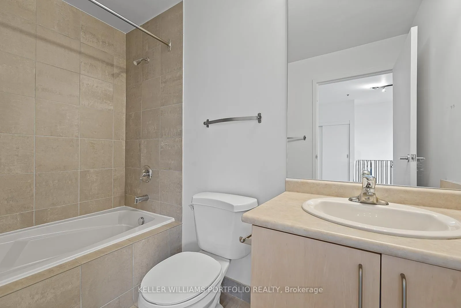 Photo 30 of Unit PH21, 993 Queen Street W, Toronto, Niagara — HOMEH