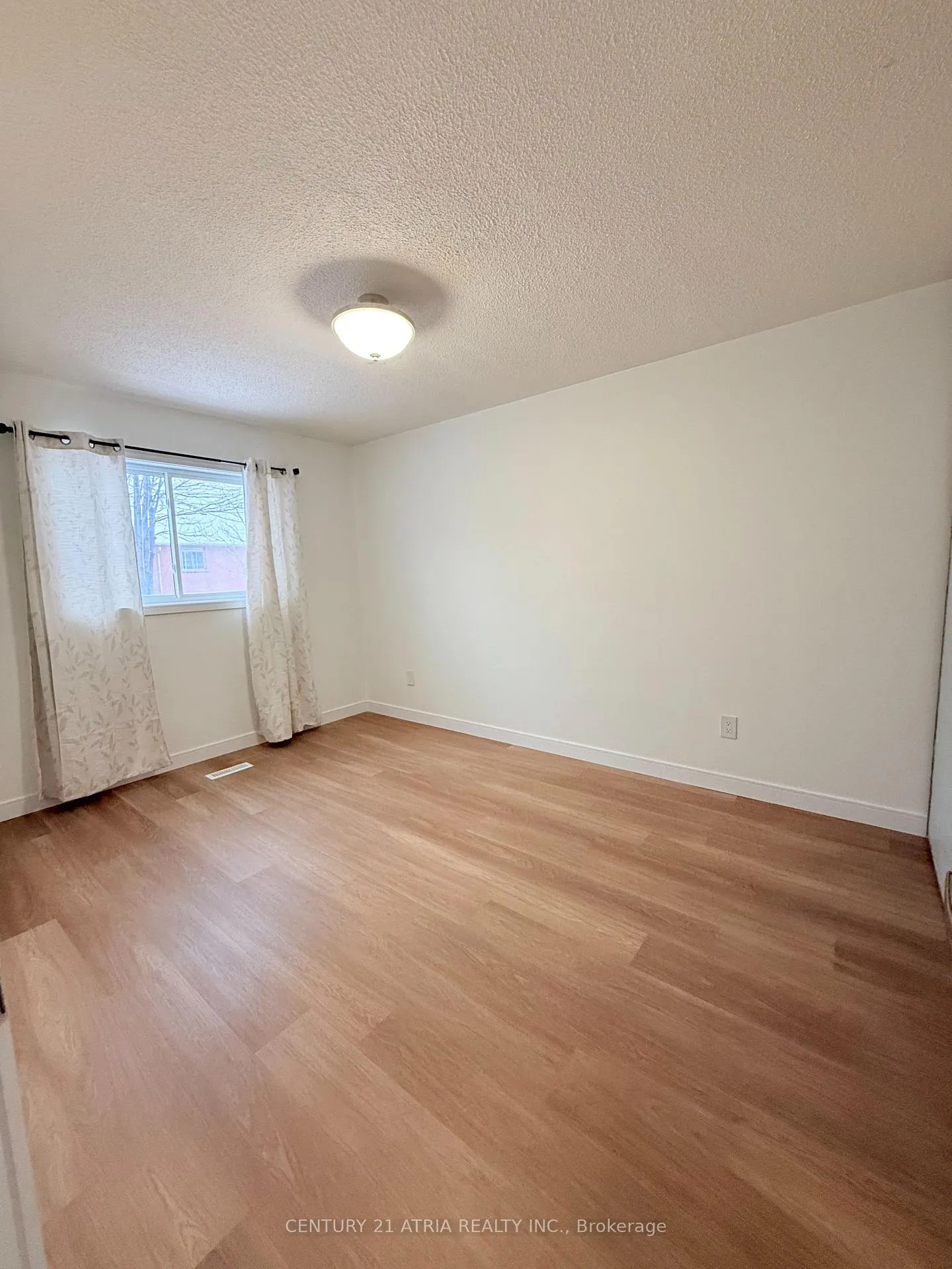 Photo 24 of 4 Nectarine Crescent, Brampton, Westgate — HOMEH