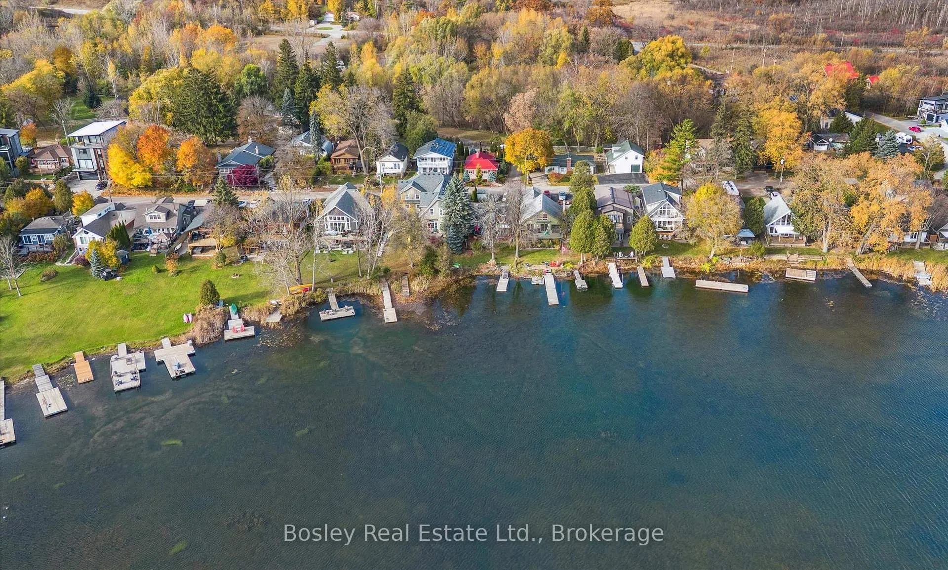 Photo 3 of 32 Holly Trail, Puslinch, Puslinch Lake Settlement Areas — HOMEH