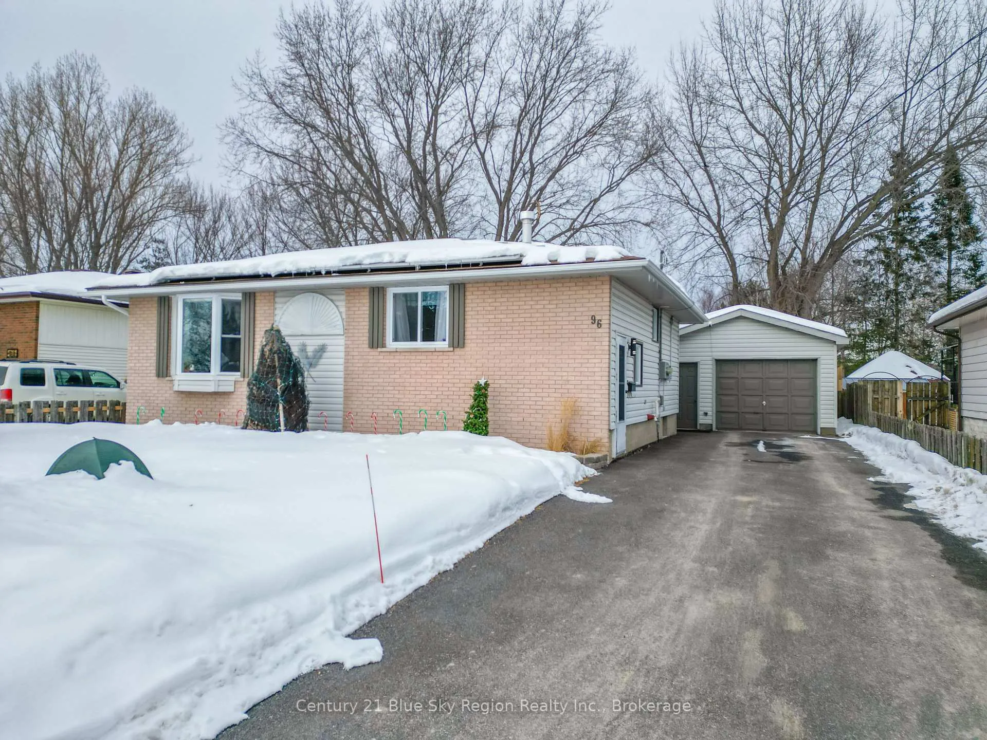 Photo 2 of 96 Strathcona Drive, North Bay, Ferris — HOMEH
