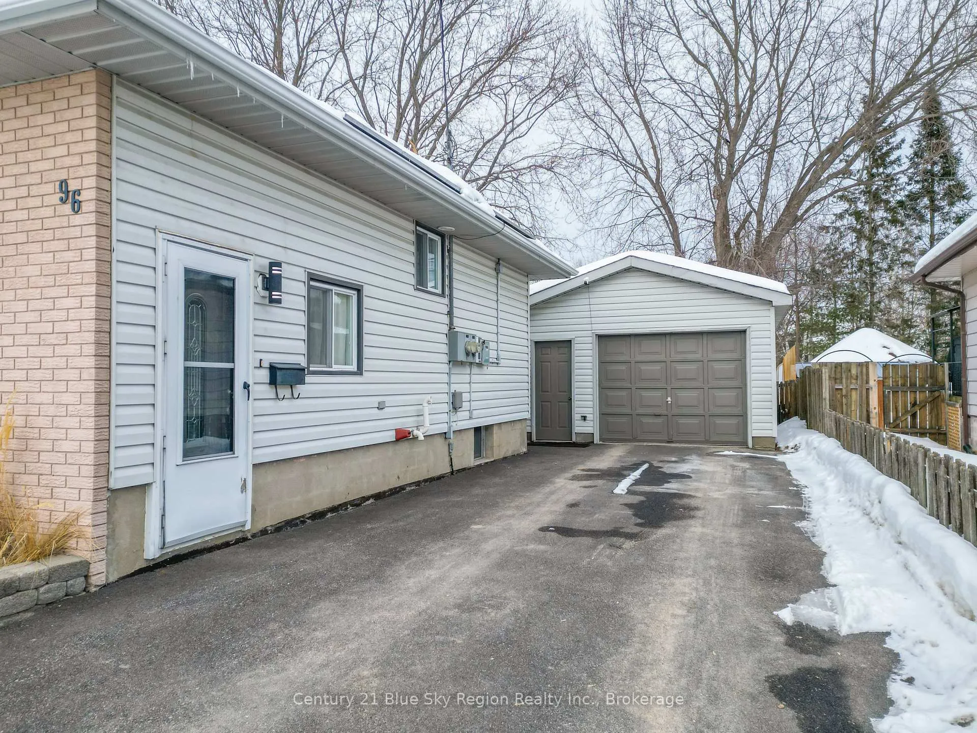 Photo 3 of 96 Strathcona Drive, North Bay, Ferris — HOMEH