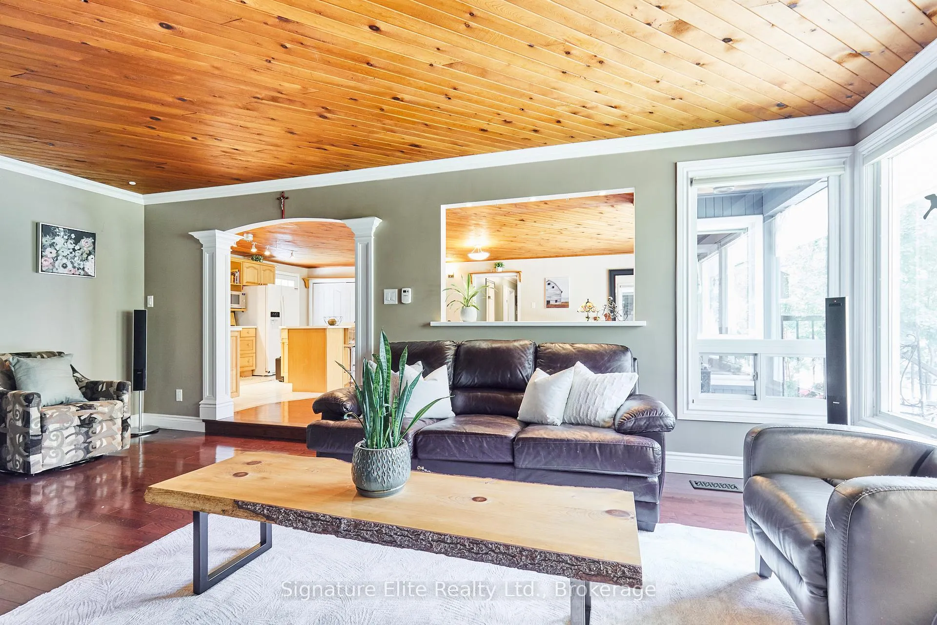 Photo 4 of 121 Meadow Crescent, Whitby, Blue Grass Meadows — HOMEH