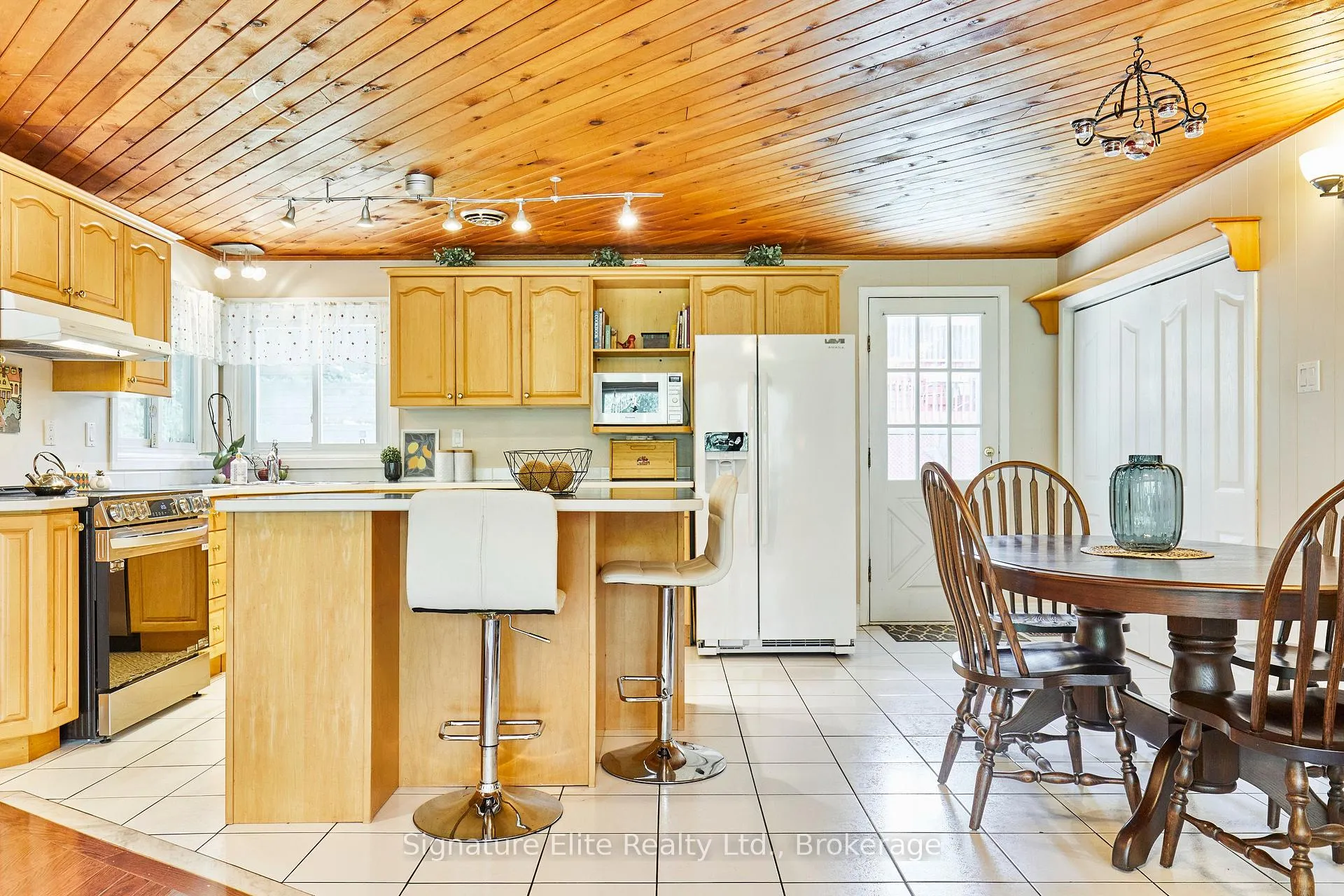 Photo 8 of 121 Meadow Crescent, Whitby, Blue Grass Meadows — HOMEH
