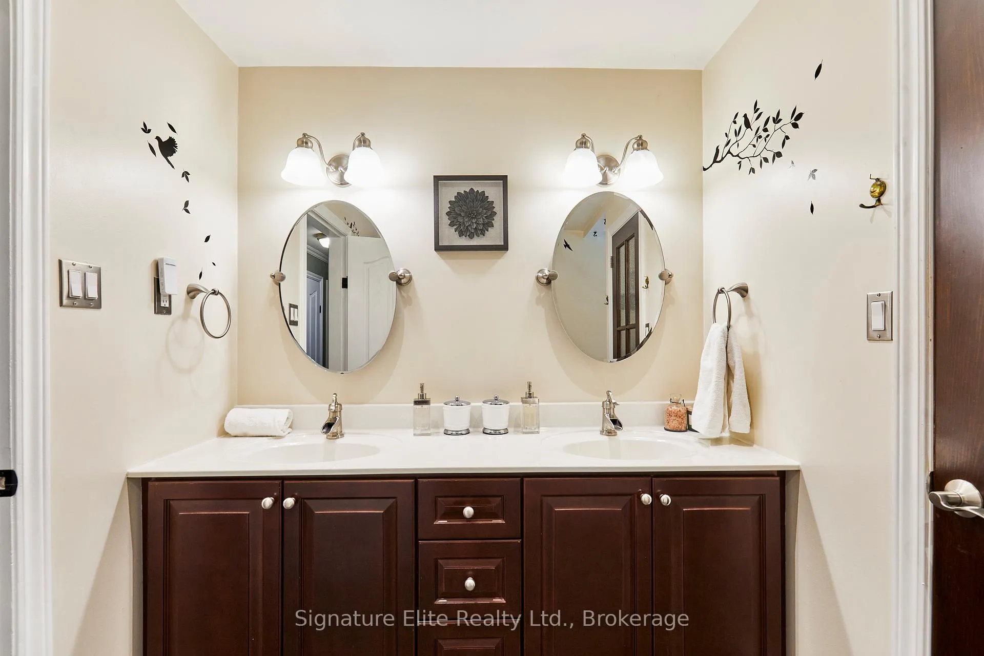 Photo 18 of 121 Meadow Crescent, Whitby, Blue Grass Meadows — HOMEH