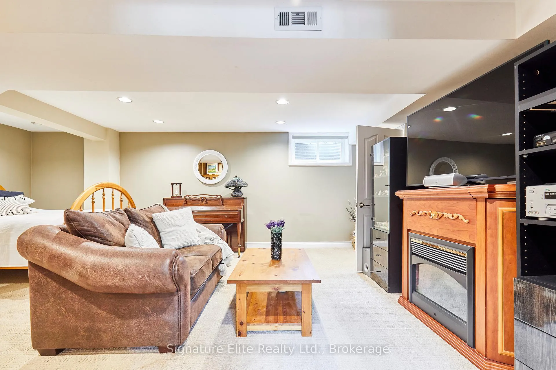 Photo 33 of 121 Meadow Crescent, Whitby, Blue Grass Meadows — HOMEH
