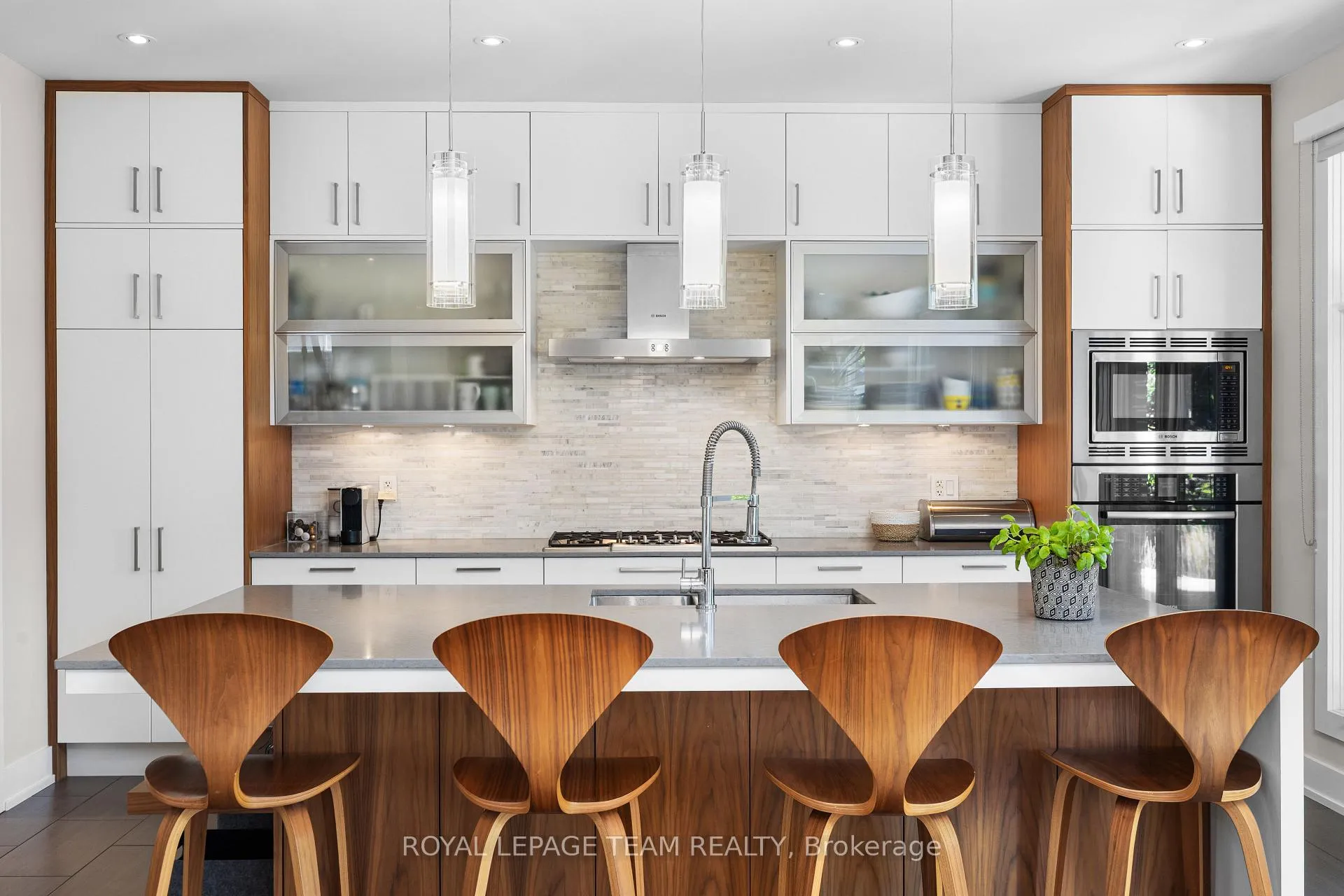 Photo 8 of 879 Winnington Avenue, Ottawa, Whitehaven — HOMEH