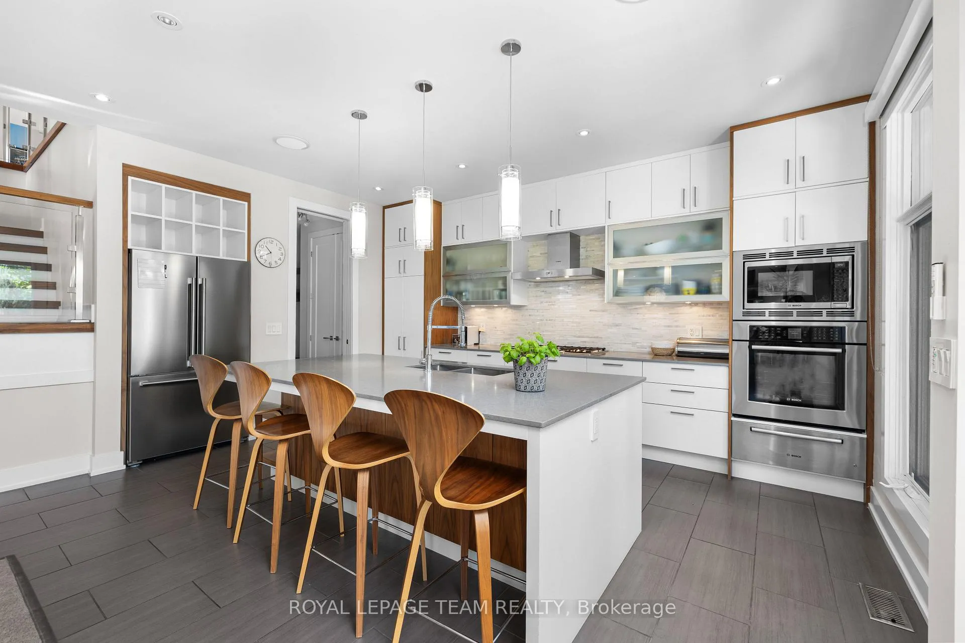 Photo 9 of 879 Winnington Avenue, Ottawa, Whitehaven — HOMEH
