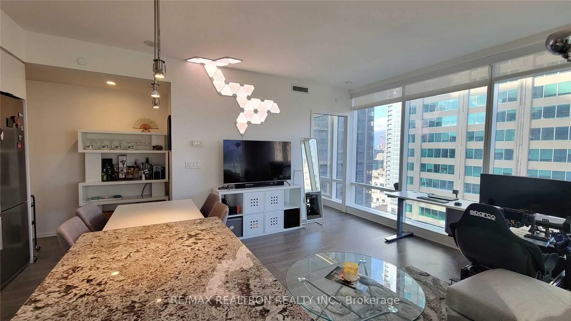 Photo 4 of Unit 1301, 1 Bloor Street E, Toronto, Church-Yonge Corridor — HOMEH