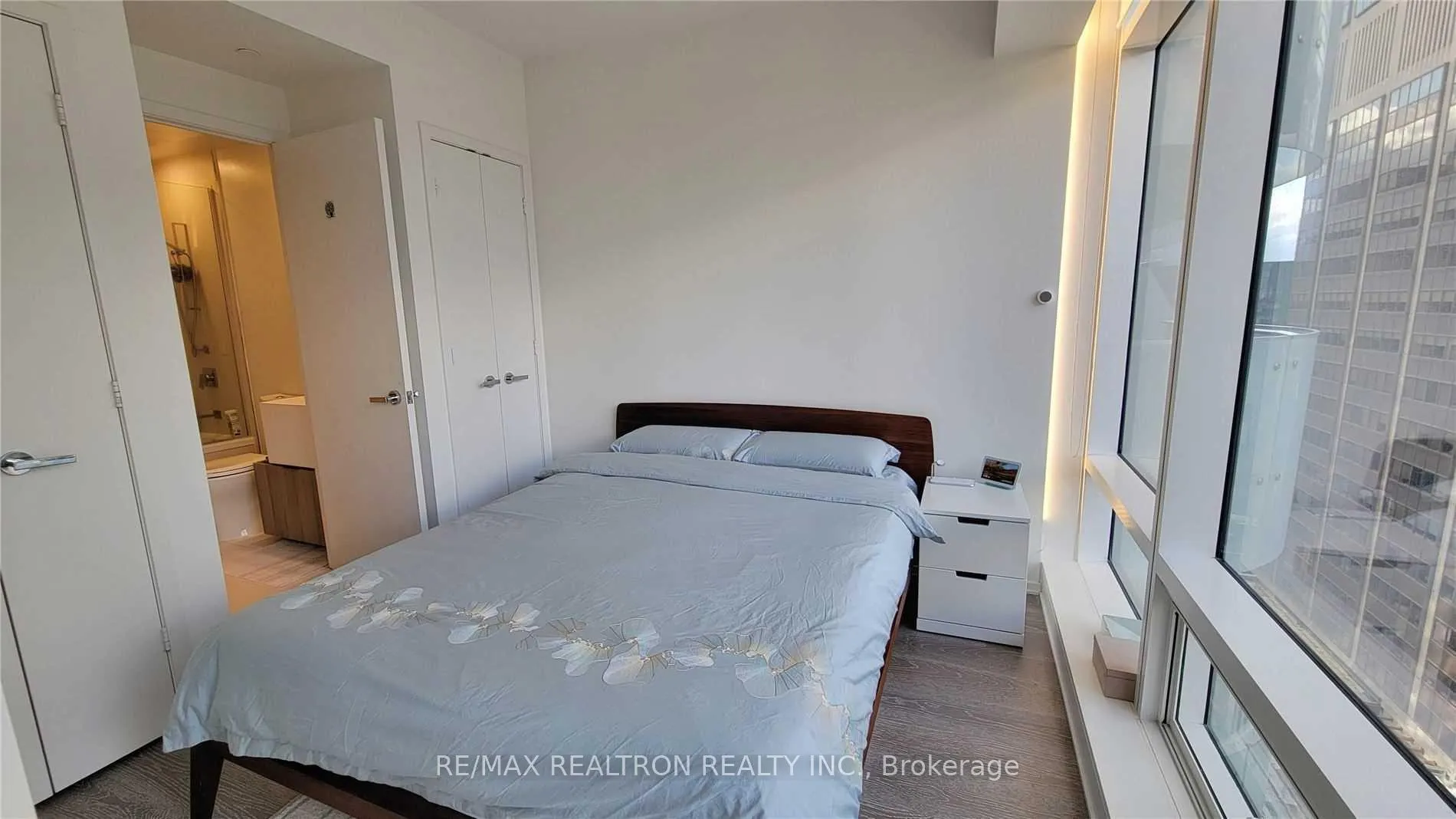 Photo 9 of Unit 1301, 1 Bloor Street E, Toronto, Church-Yonge Corridor — HOMEH