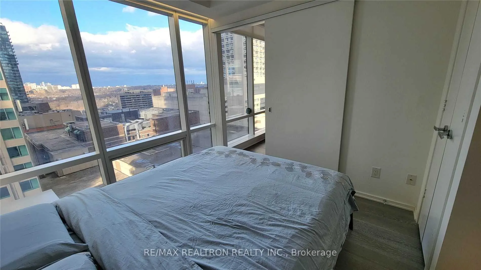Photo 12 of Unit 1301, 1 Bloor Street E, Toronto, Church-Yonge Corridor — HOMEH